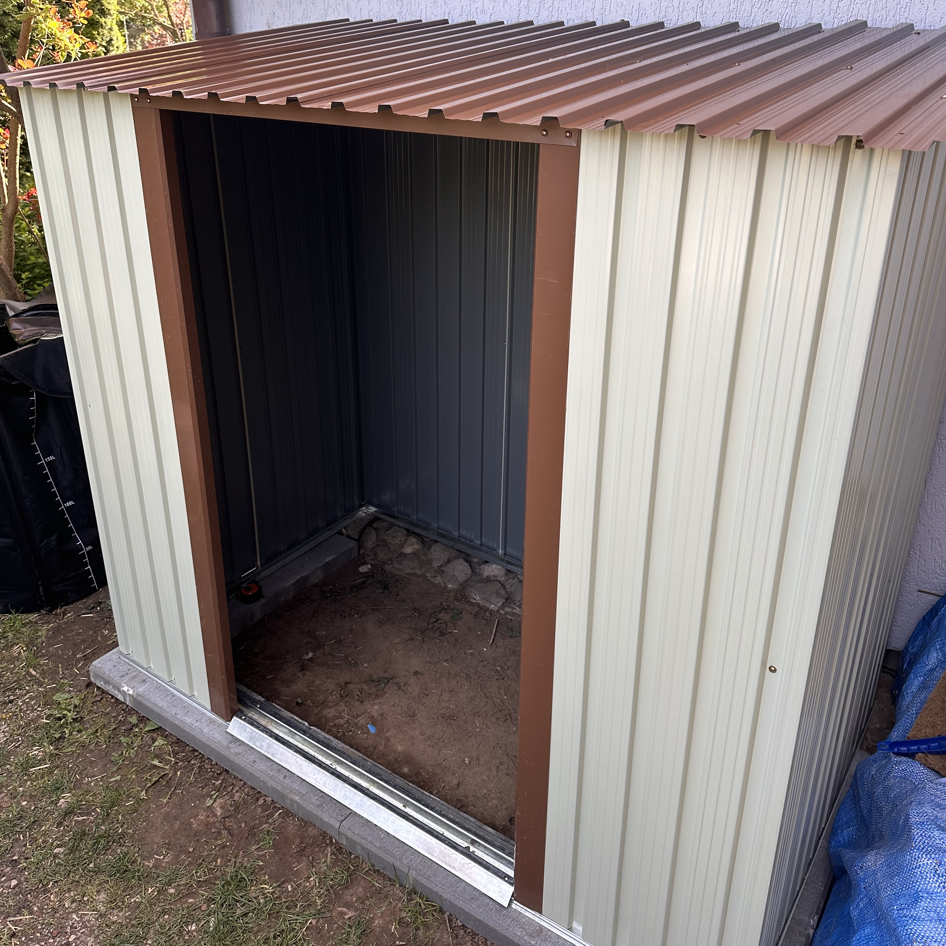 Kovový domček na náradie Hardmaister OREGON 201x121 cm fotografia realizácie 3
