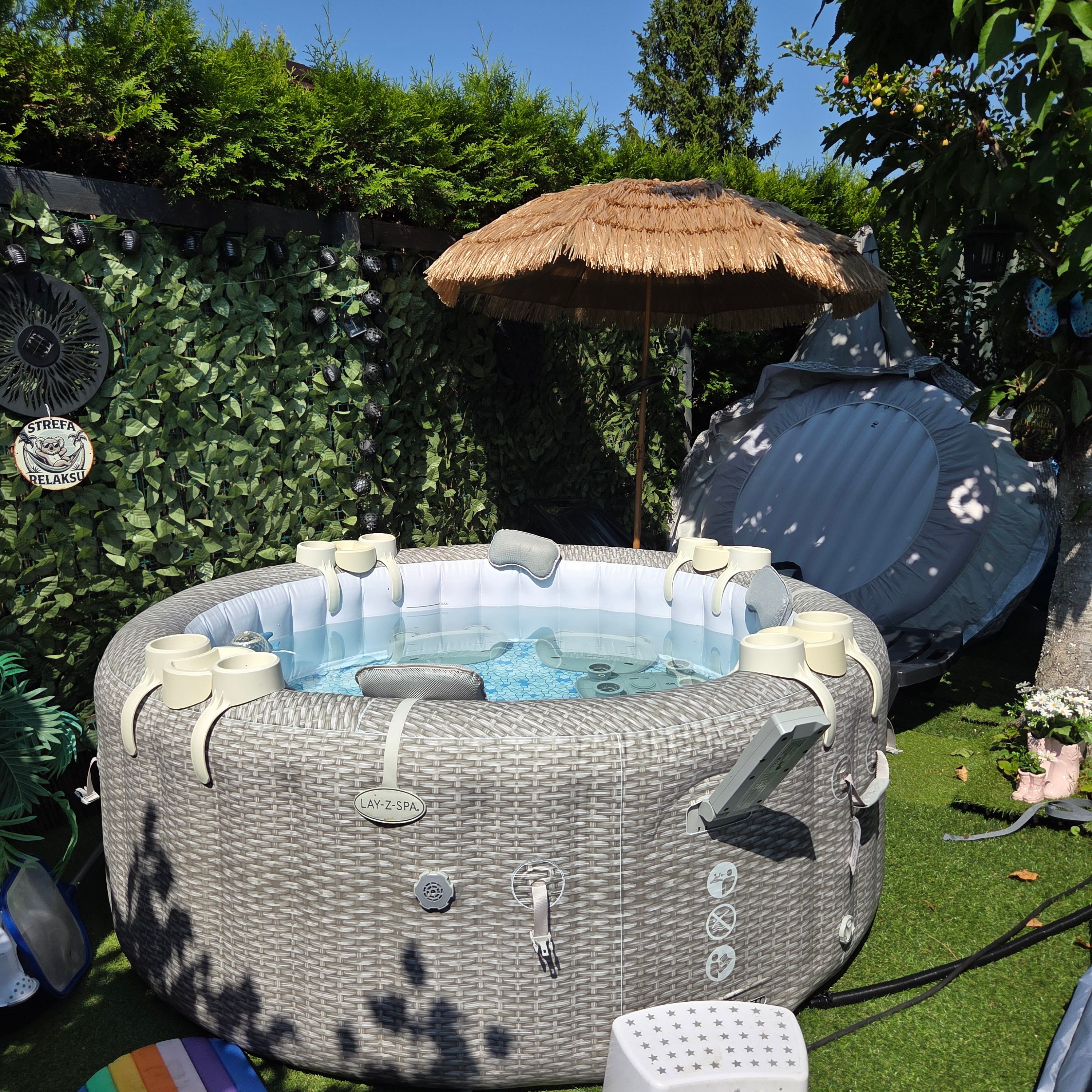 Držiak na nápoje s podnosom Bestway Lay-Z-Spa fotografia realizácie 1