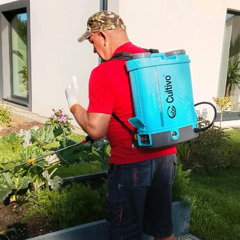 Akumulátorový postrekovač Cultivo 16 l s herbicídnym krytom fotografia realizácie 4
