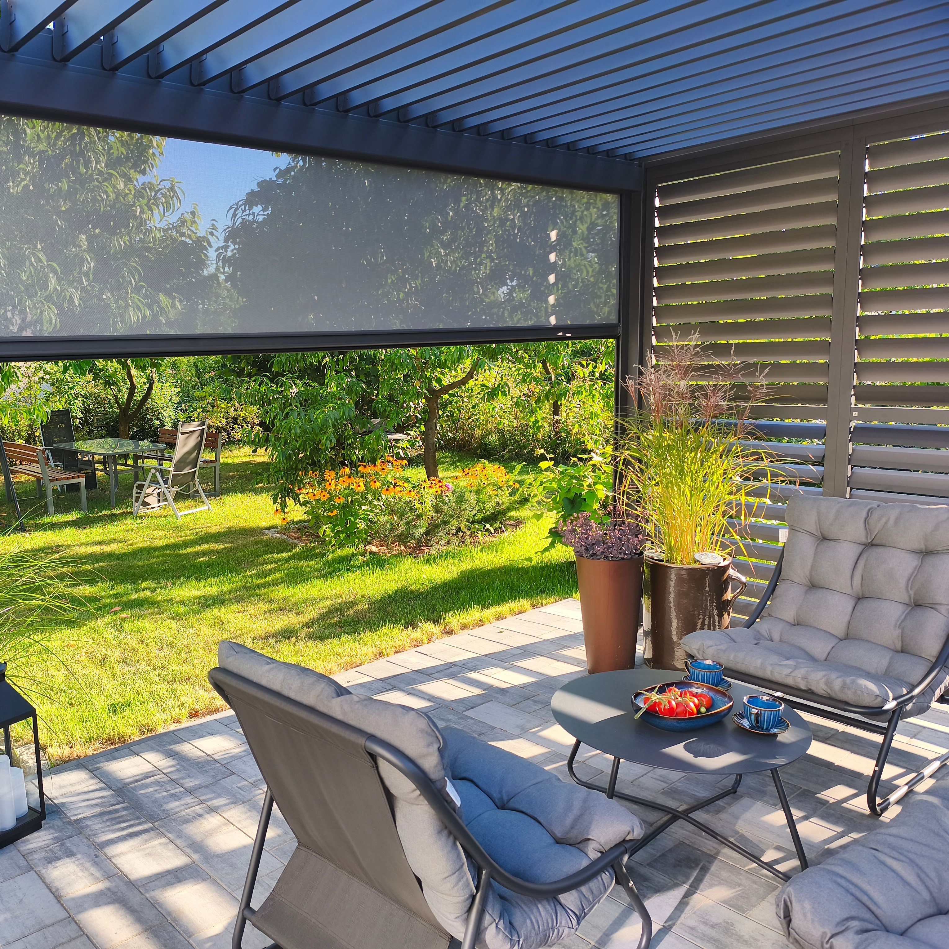 Hliníkový žalúziový panel Gutroof Premium 3 m, antracit fotografia realizácie 2