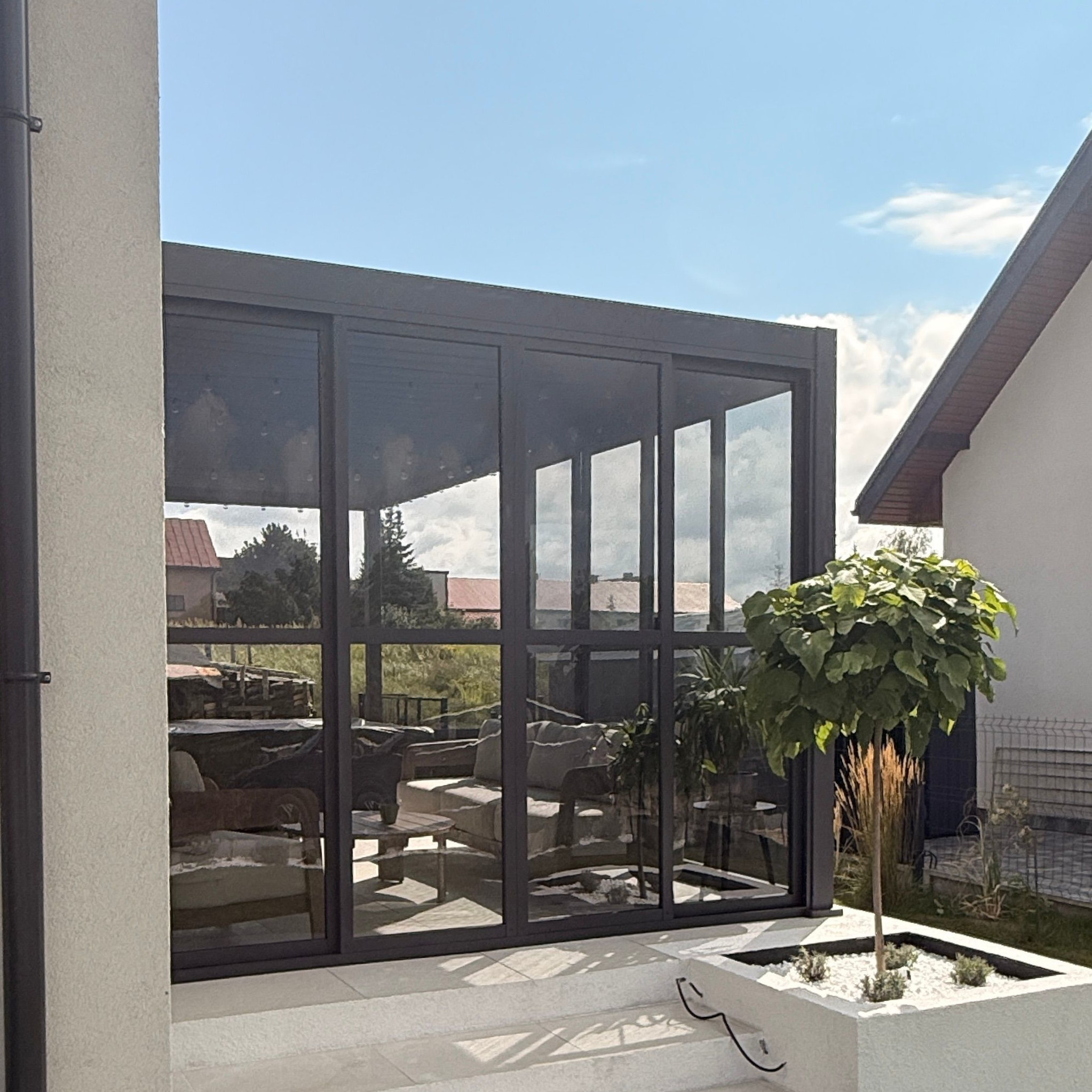 Posuvné polykarbonátové dvere Gutroof Premium 3m, antracit fotografia realizácie 6