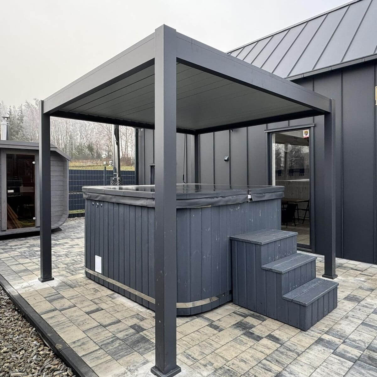 Hliníková pergola Gutroof ELEGANCE 3x3 m antracit fotografia realizácie 3
