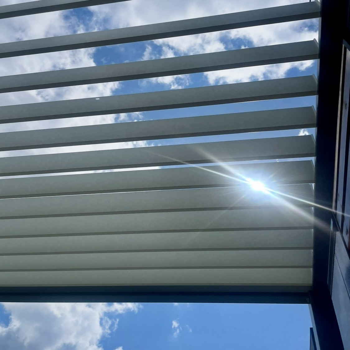 Hliníková pergola Gutroof ELEGANCE 3x4 m antracit fotografia realizácie 3