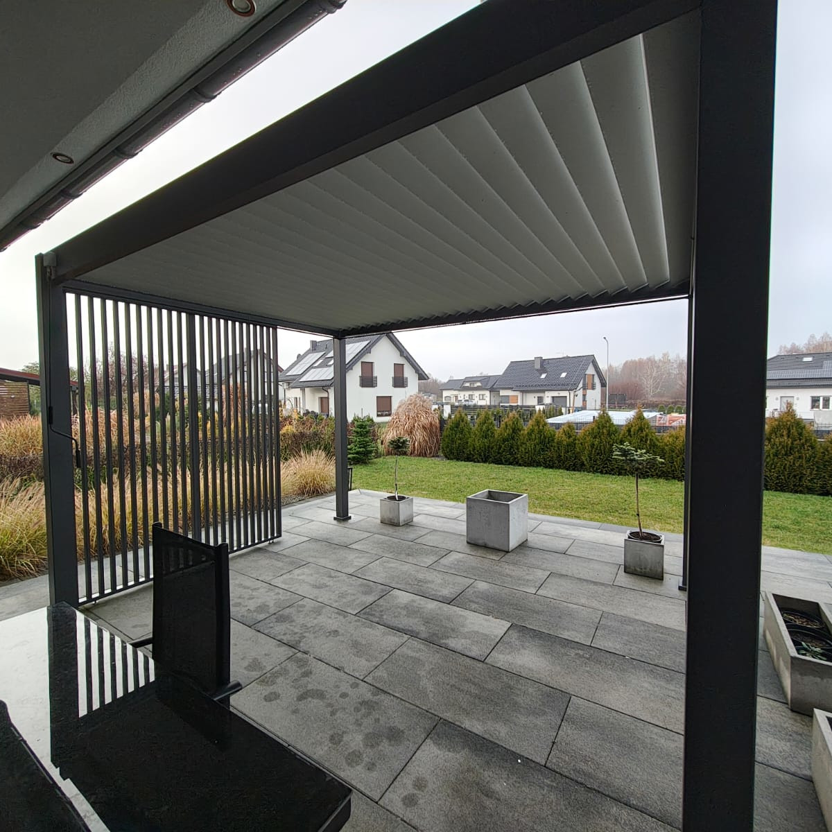 Hliníková pergola Gutroof ELEGANCE 3x4 m antracit fotografia realizácie 2