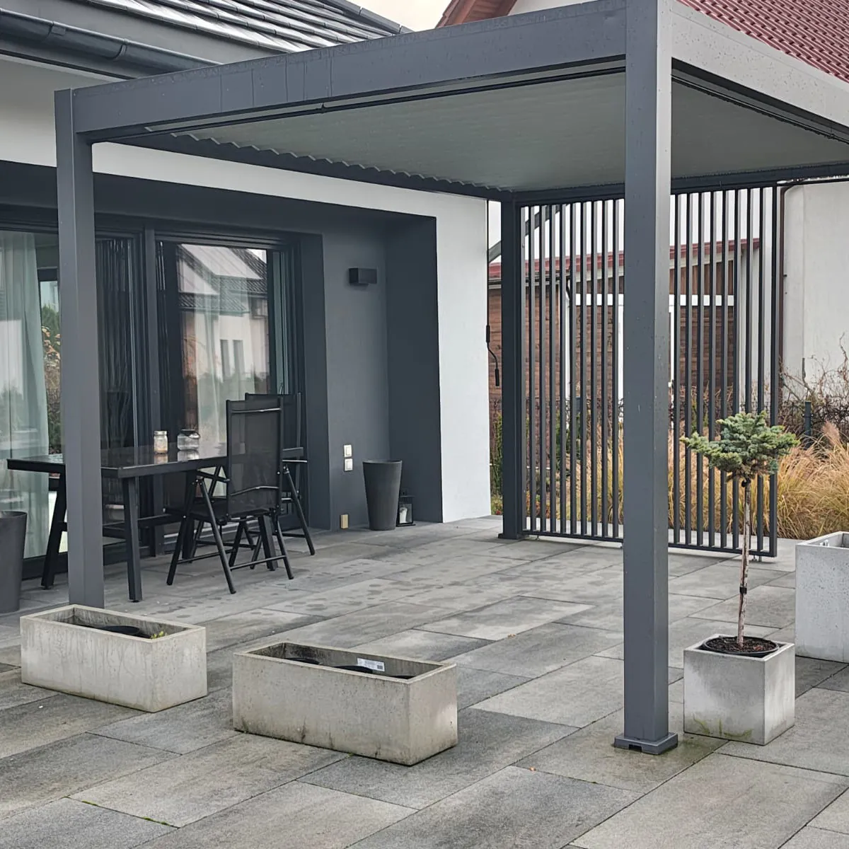Hliníková pergola Gutroof ELEGANCE 3x4 m antracit fotografia realizácie 3