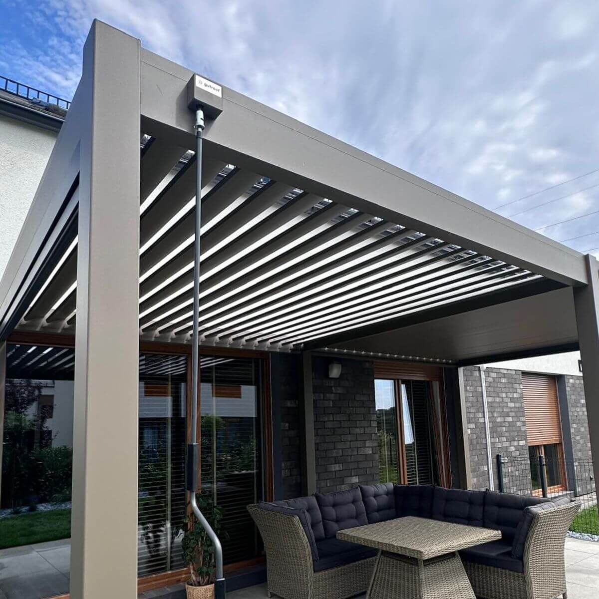 Hliníková pergola Gutroof ELEGANCE 3x6 m Taupe fotografia realizácie 1
