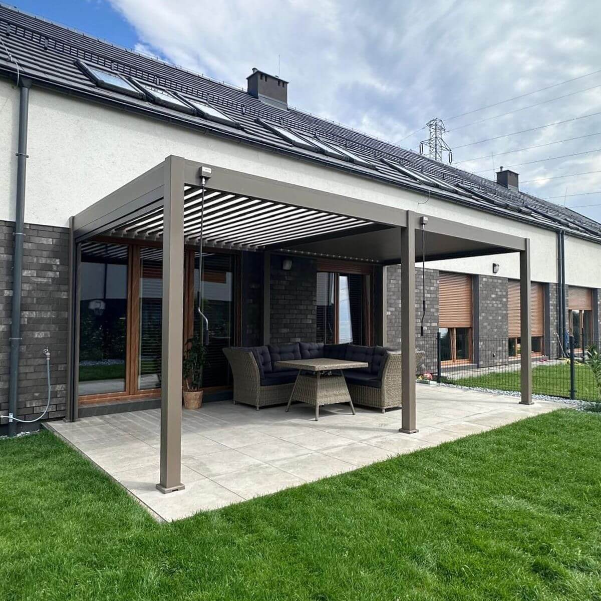 Hliníková pergola Gutroof ELEGANCE 3x6 m Taupe fotografia realizácie 2