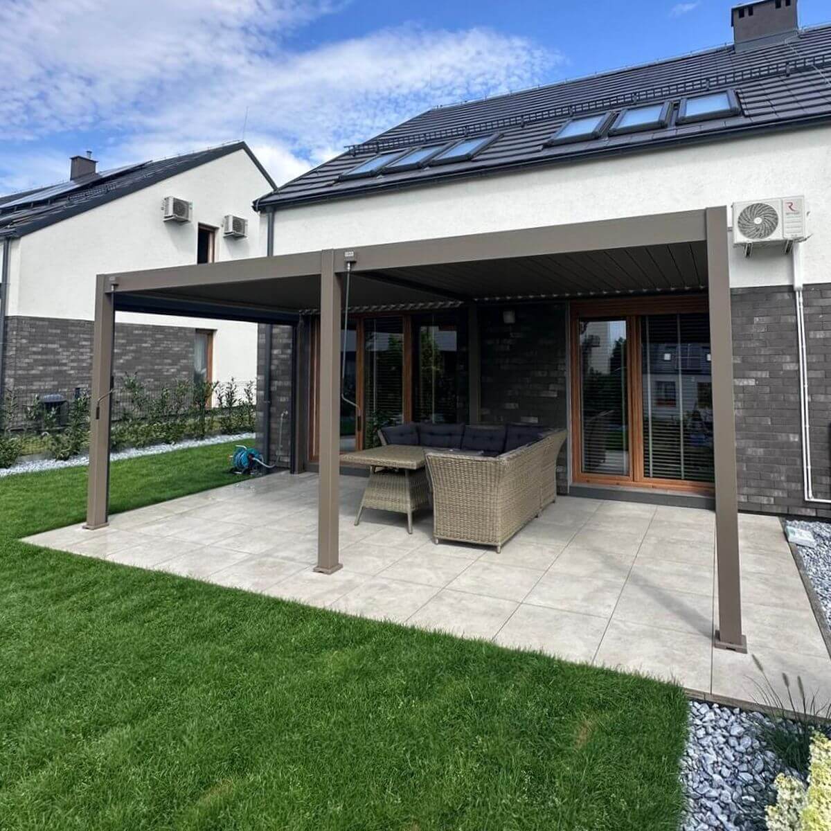 Hliníková pergola Gutroof ELEGANCE 3x6 m Taupe fotografia realizácie 4