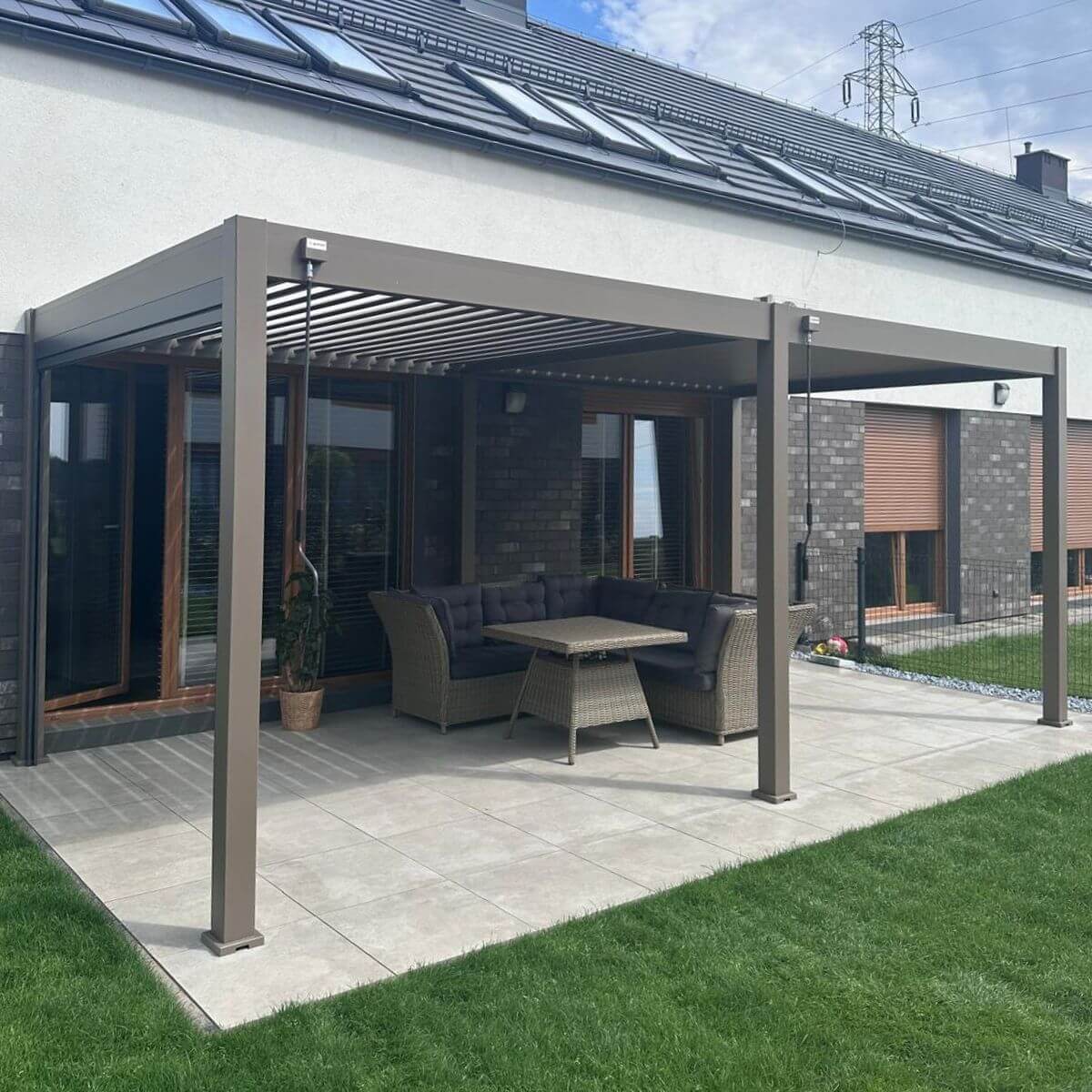 Hliníková pergola Gutroof ELEGANCE 3x6 m Taupe fotografia realizácie 5