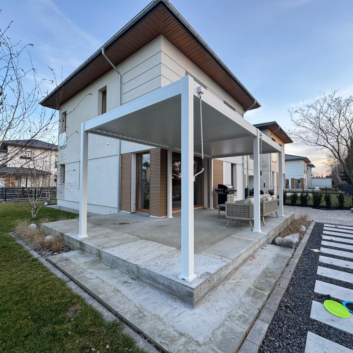 Hliníková pergola Gutroof ELEGANCE 3x6 m biela fotografia realizácie 1
