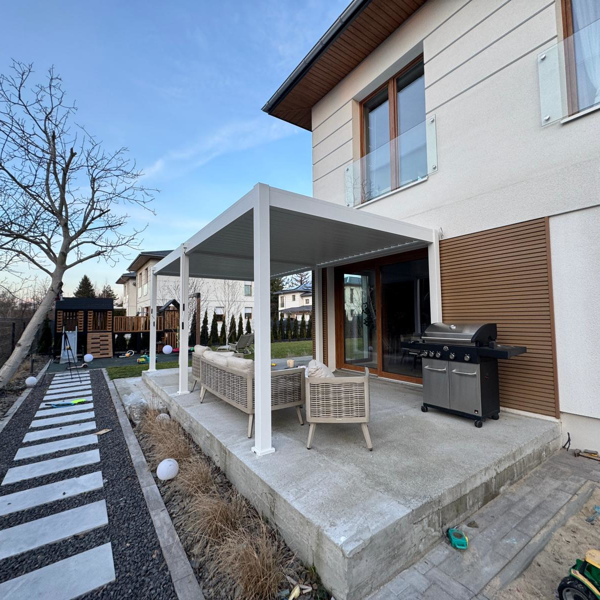 Hliníková pergola Gutroof ELEGANCE 3x6 m biela fotografia realizácie 2