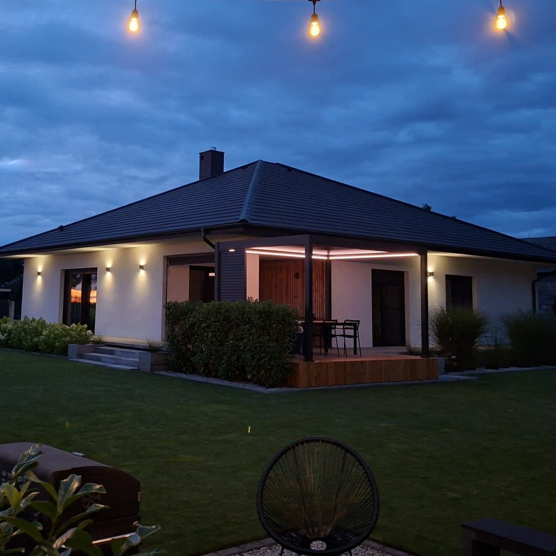Hliníková pergola Gutroof ELEGANCE AUTOMATIC 3x4 m s LED fotografia realizácie 2