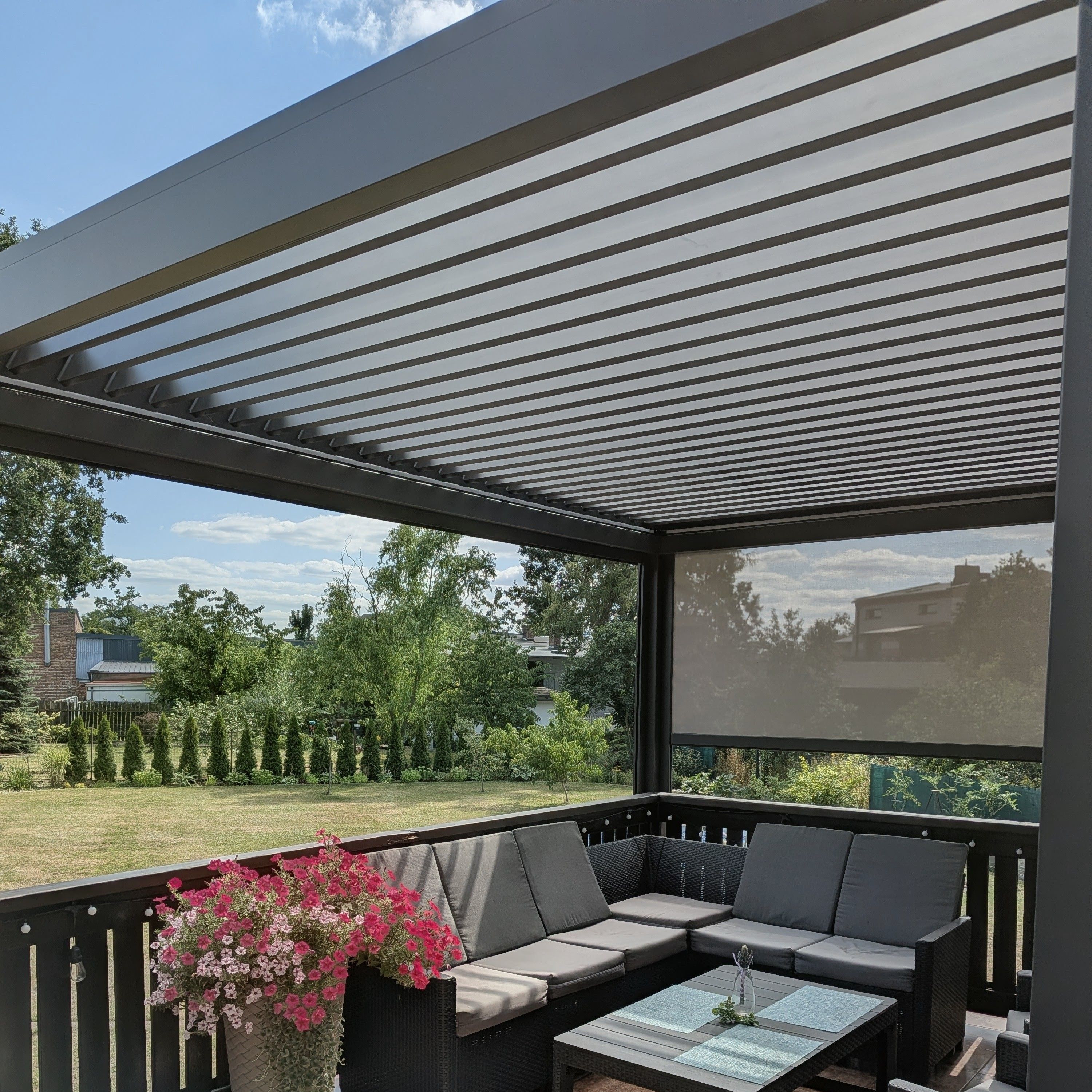 Hliníková pergola Gutroof ELEGANCE AUTOMATIC 3x4 m s LED fotografia realizácie 5