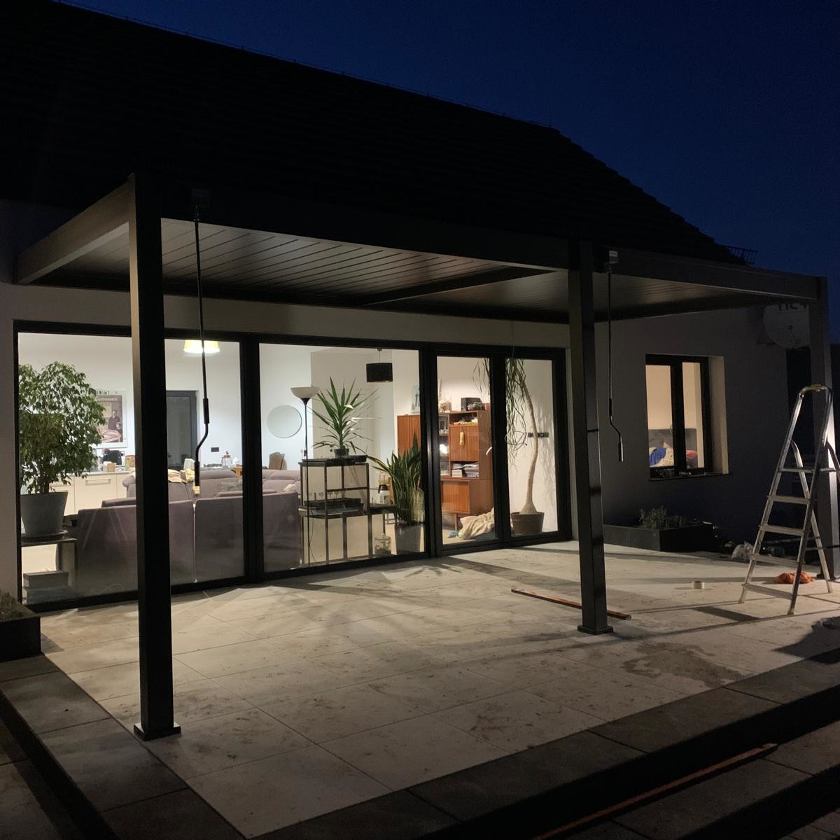Hliníková pergola Gutroof ELEGANCE WALL 3x6 m antracit fotografia realizácie 3