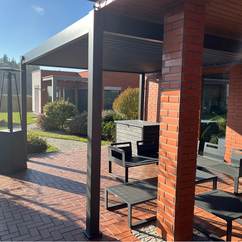 Hliníková pergola Gutroof DELUXE 3,6x4 m antracit fotografia realizácie 2