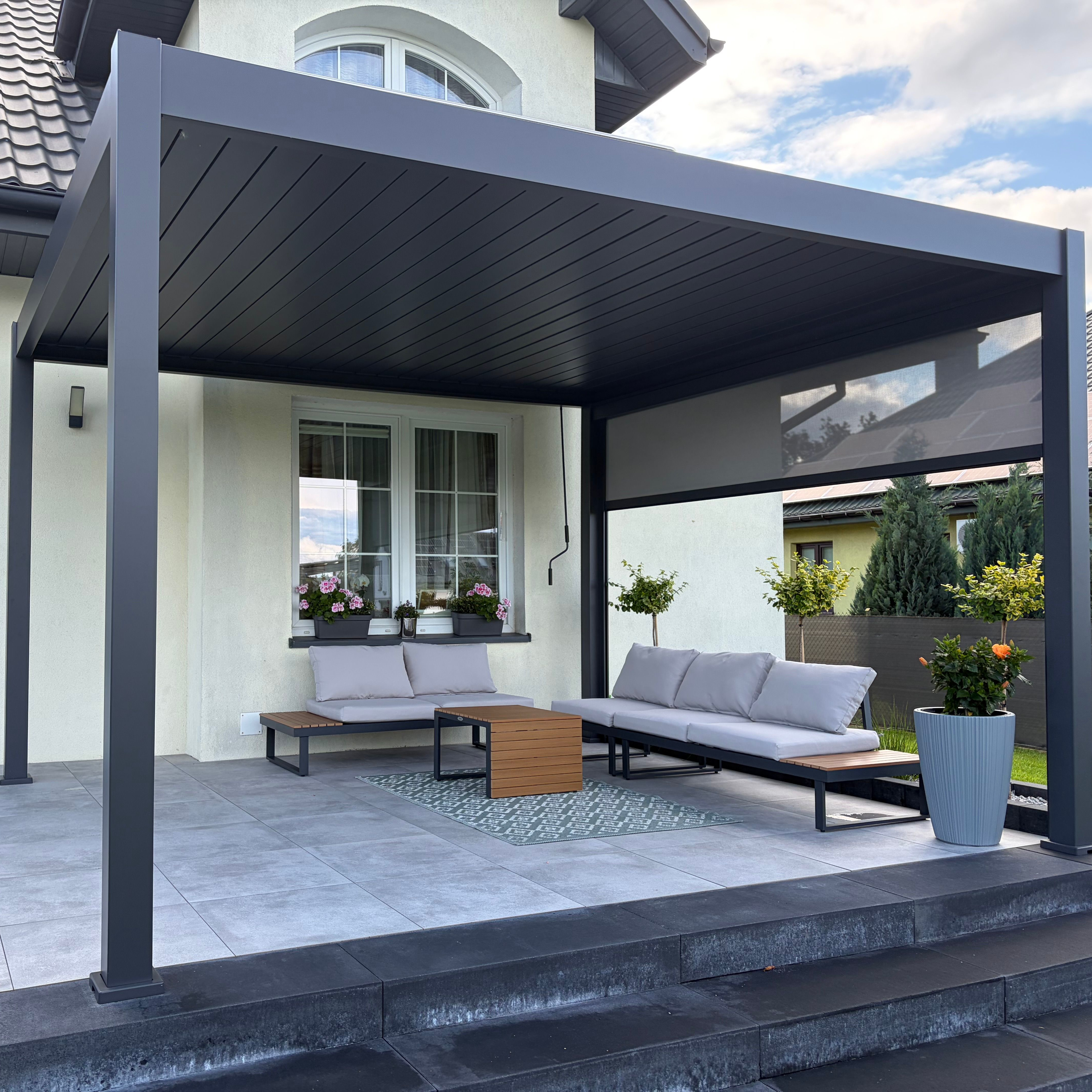 Hliníková pergola Gutroof DELUXE 3,6x4 m antracit fotografia realizácie 6