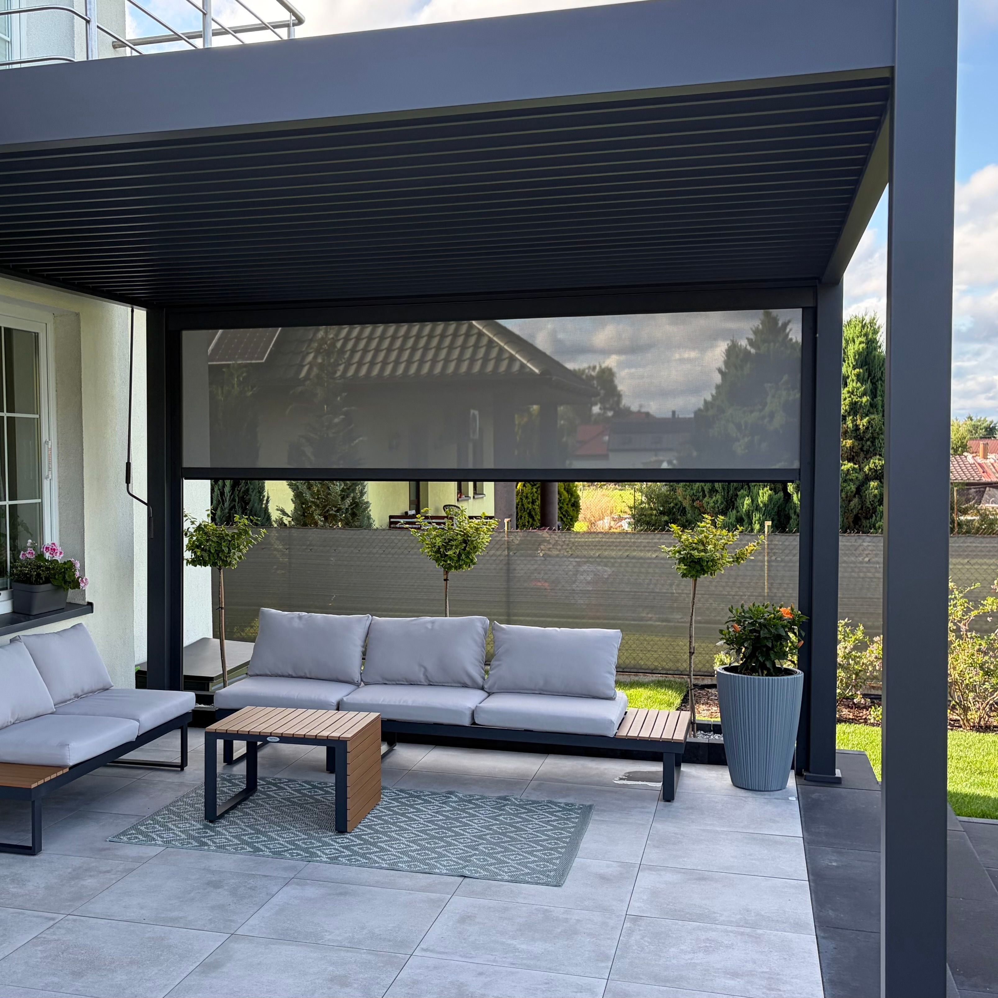 Hliníková pergola Gutroof DELUXE 3,6x4 m antracit fotografia realizácie 8
