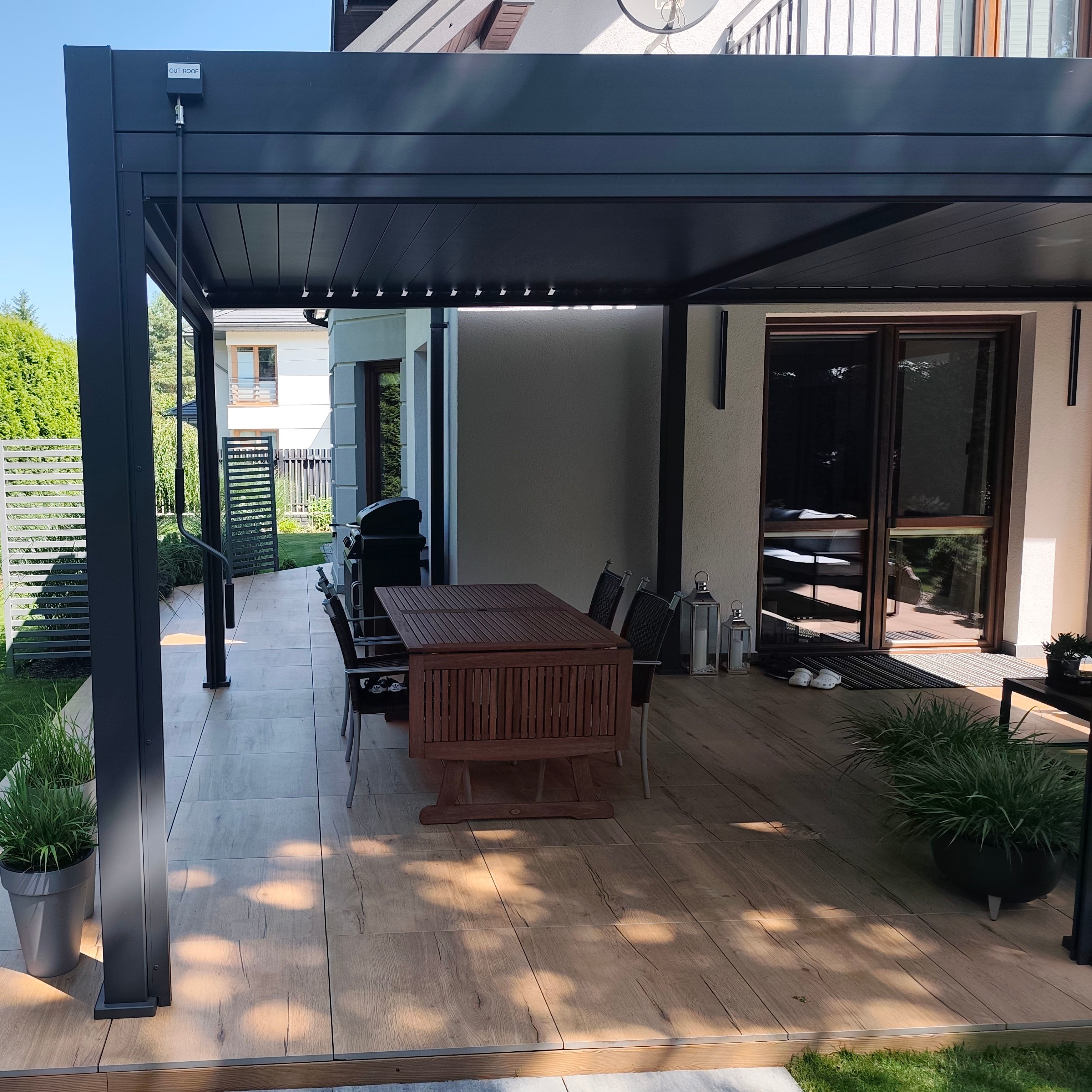 Hliníková pergola Gutroof DELUXE 3,6x6 m antracit fotografia realizácie 4