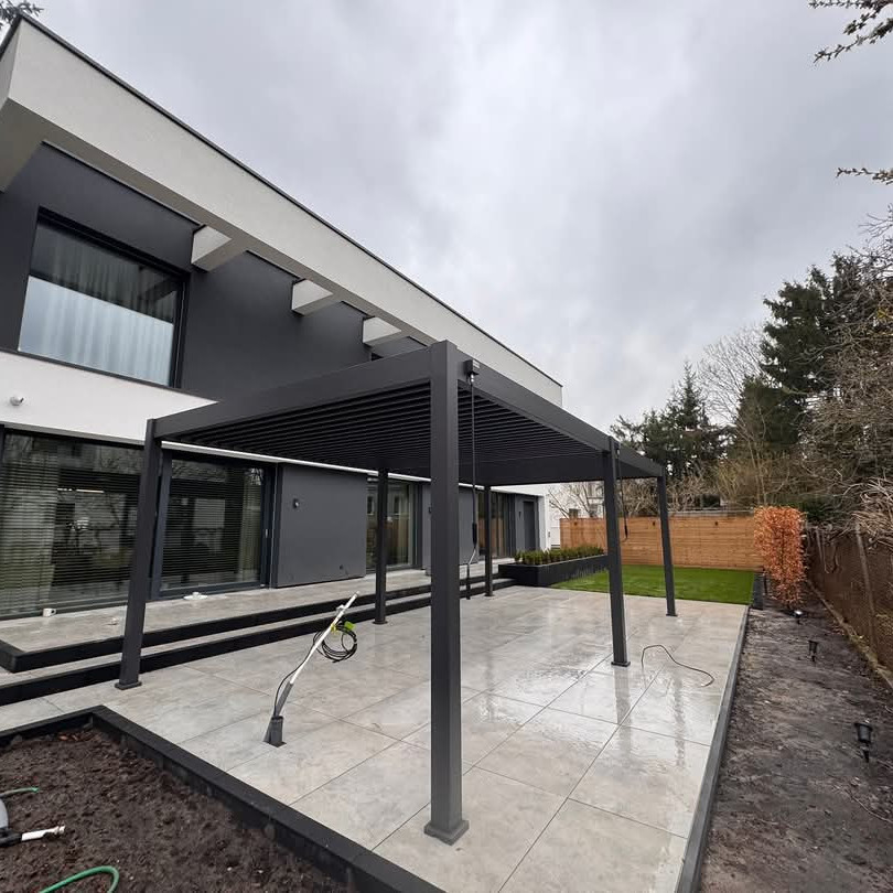 Hliníková pergola Gutroof DELUXE 3,6x7,2 m antracit fotografia realizácie 2