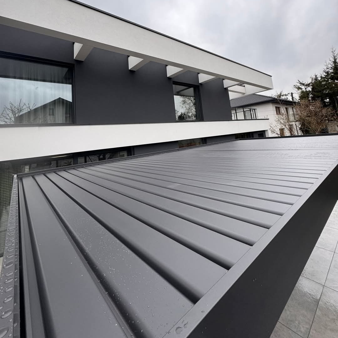 Hliníková pergola Gutroof DELUXE 3,6x7,2 m antracit fotografia realizácie 4