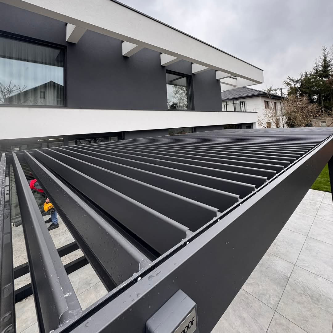 Hliníková pergola Gutroof DELUXE 3,6x7,2 m antracit fotografia realizácie 5
