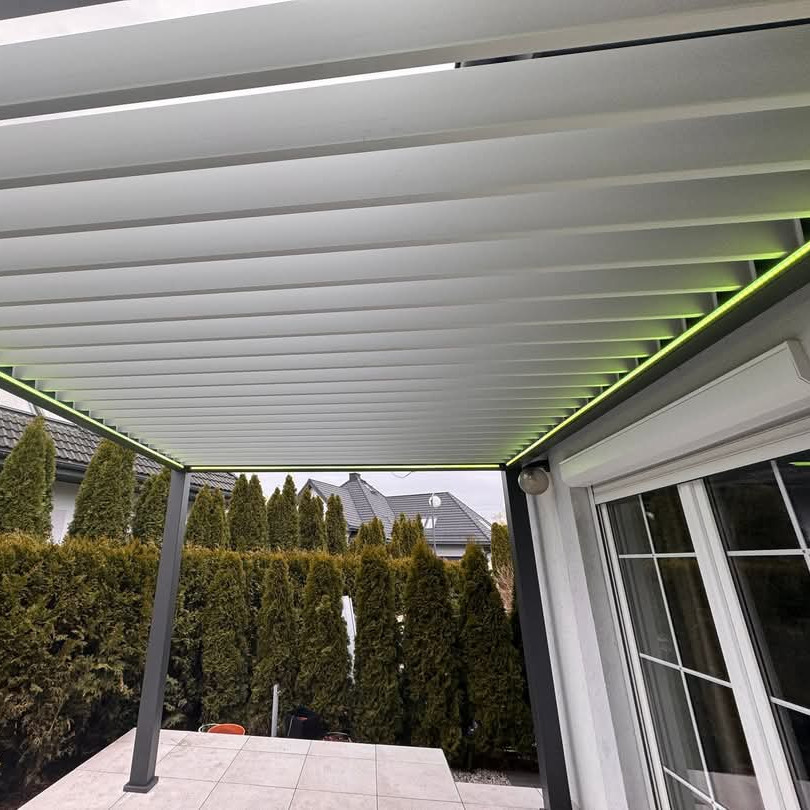 Elektrická hliníková pergola Gutroof DELUXE PRO 3x4 m fotografia realizácie 1