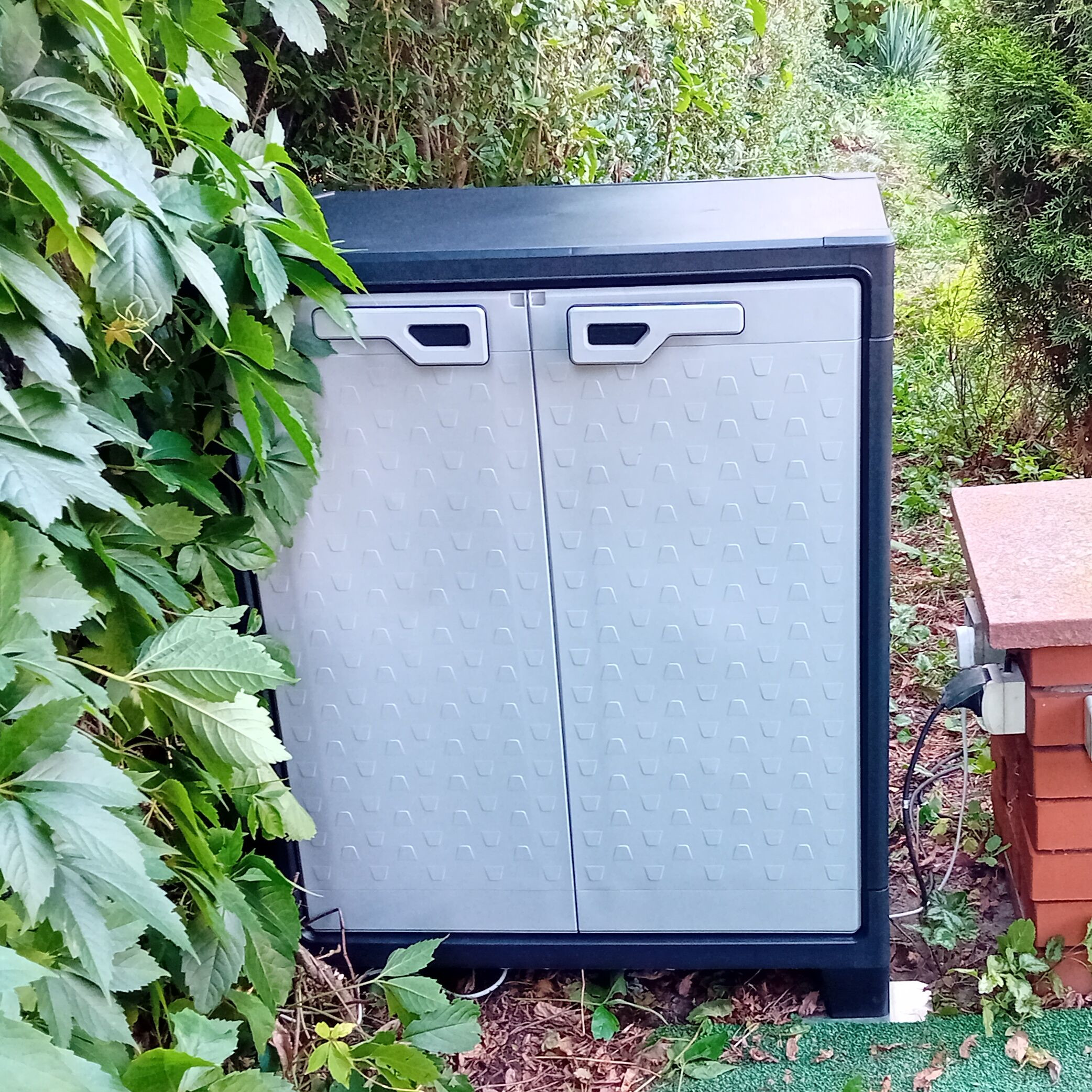 Plastová skrinka na náradie Keter Titan Low fotografia realizácie 1