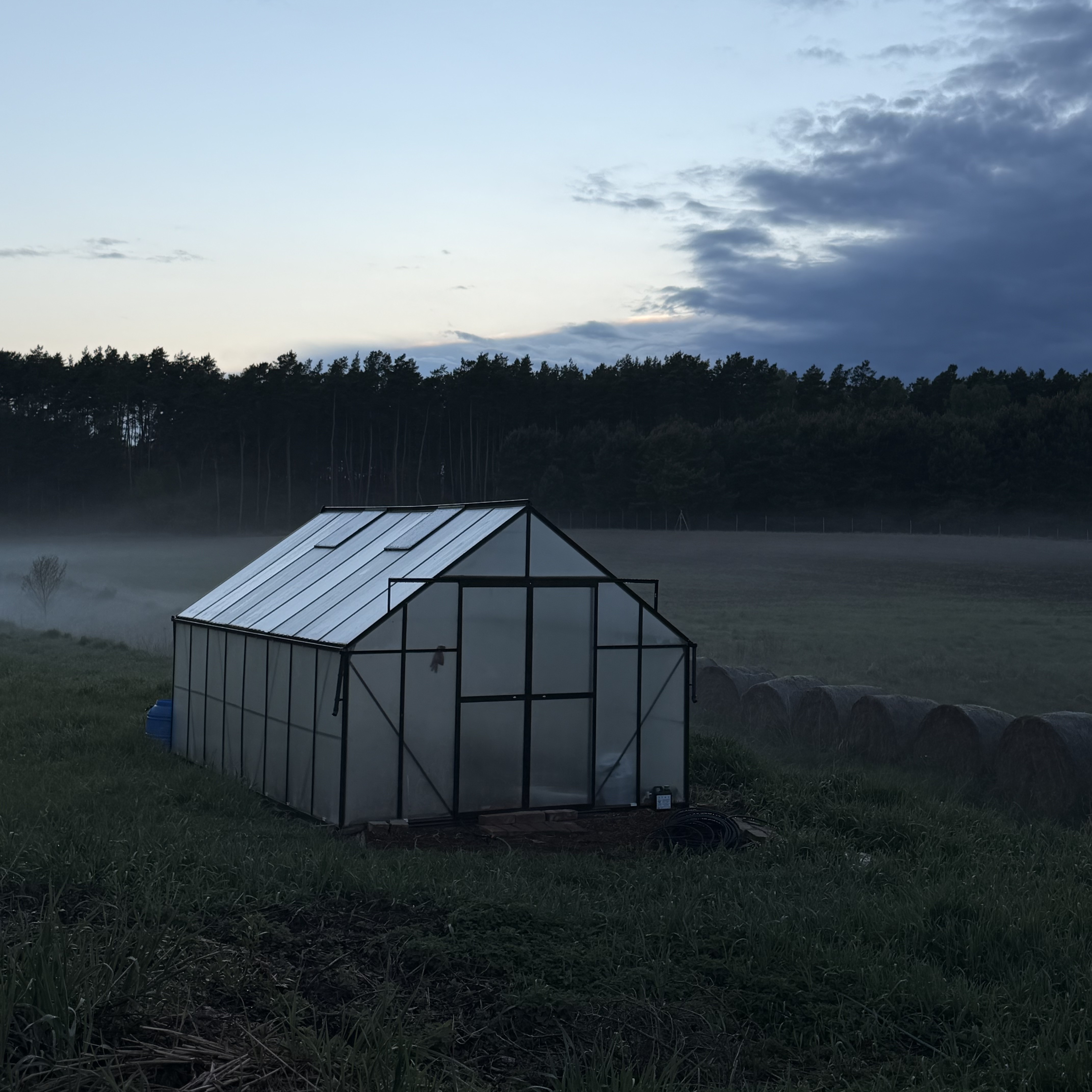 Polykarbonátový skleník Cultivo Slide-In 305x489 cm čierny fotografia realizácie 17