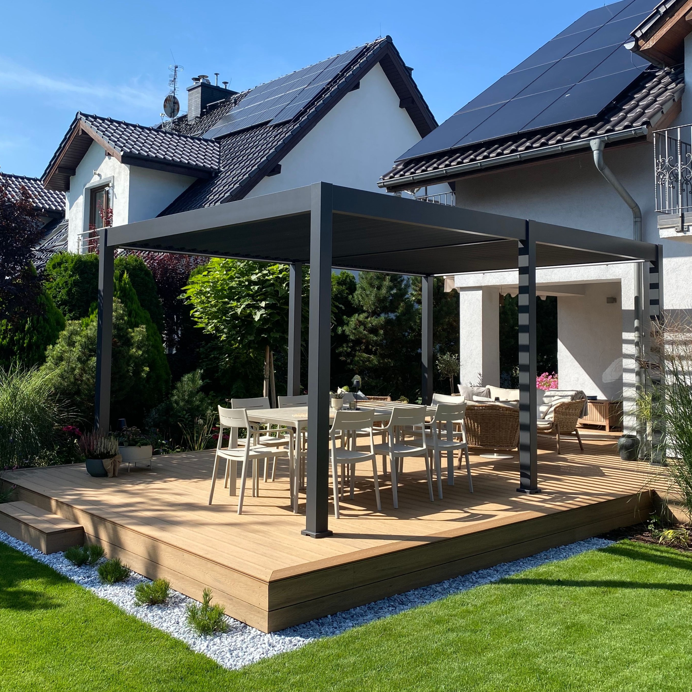 Záhradná pergola DELUXE Automatic + LED 3,6x5,3 Antracit - Gutroof fotografia realizácie 1