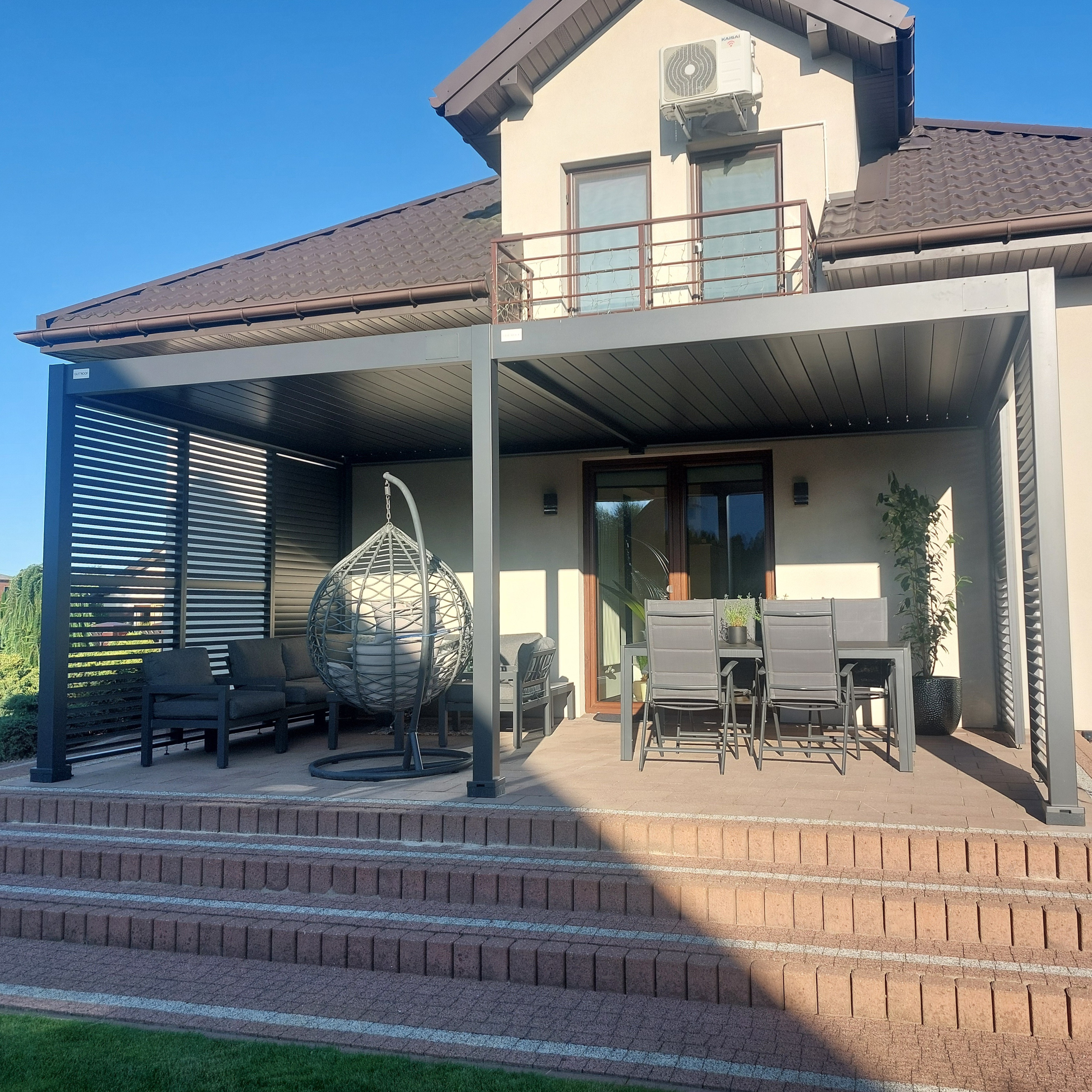 Pergola terasová DELUXE Automatic + LED 3,6x6 Anthracite - Gutroof fotografia realizácie 3