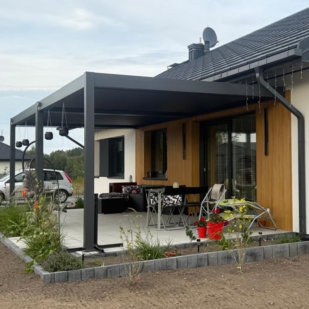 Hliníková pergola DELUXE Wall 3,6x4 Antracit - Gutroof fotografia realizácie 4