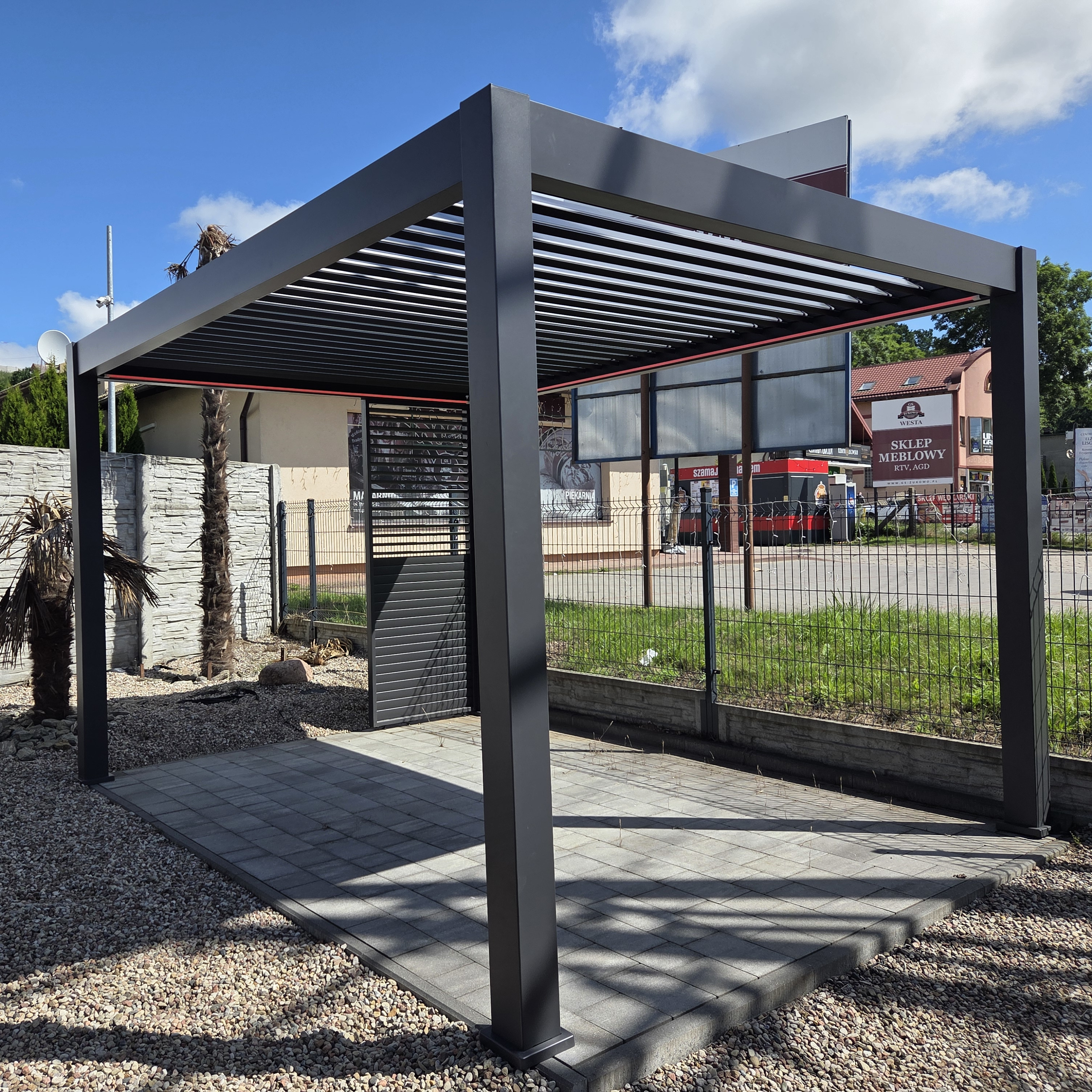Lamelový panel horizontálny nastaviteľný pre pergolu ELEGANCE/DELUXE/FUSION 1m Antracit - Gutroof fotografia realizácie 3