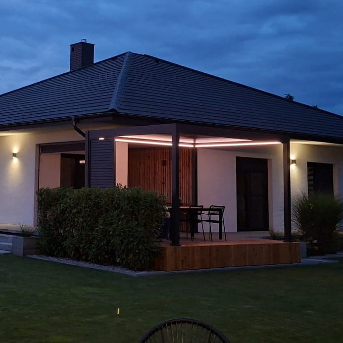 Lamelový panel horizontálny nastaviteľný pre pergolu ELEGANCE/DELUXE/FUSION 1m Antracit - Gutroof fotografia realizácie 6