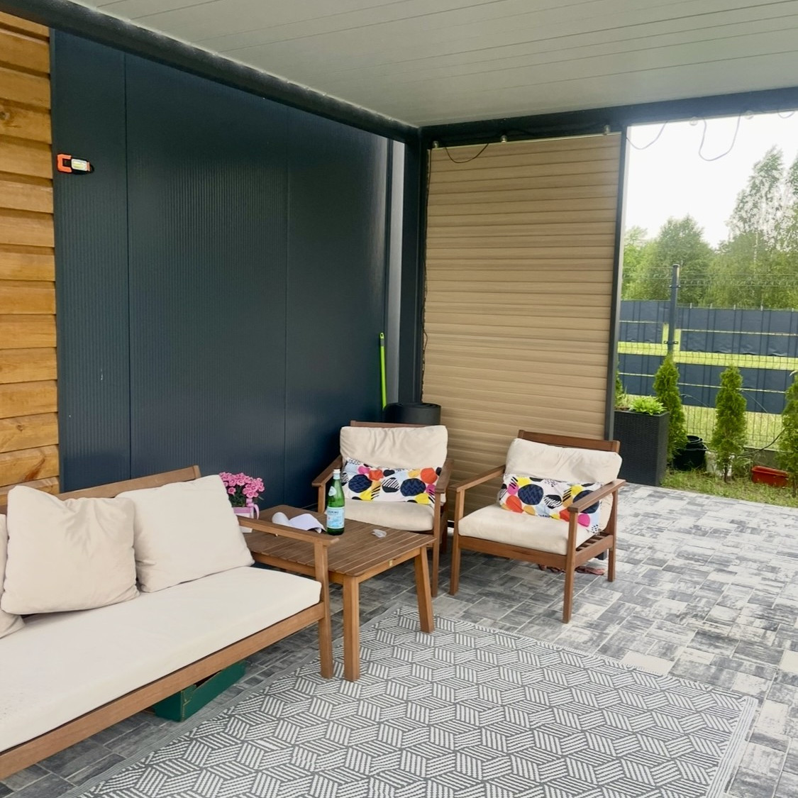 Žalúziový panel horizontálny nastaviteľný pre pergolu ELEGANCE/DELUXE/FUSION 1,3 m Woodgrain - Gutroof fotografia realizácie 1