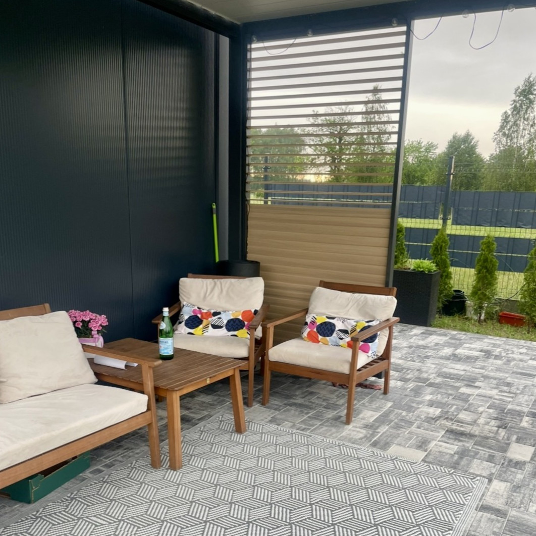 Žalúziový panel horizontálny nastaviteľný pre pergolu ELEGANCE/DELUXE/FUSION 1,3 m Woodgrain - Gutroof fotografia realizácie 3