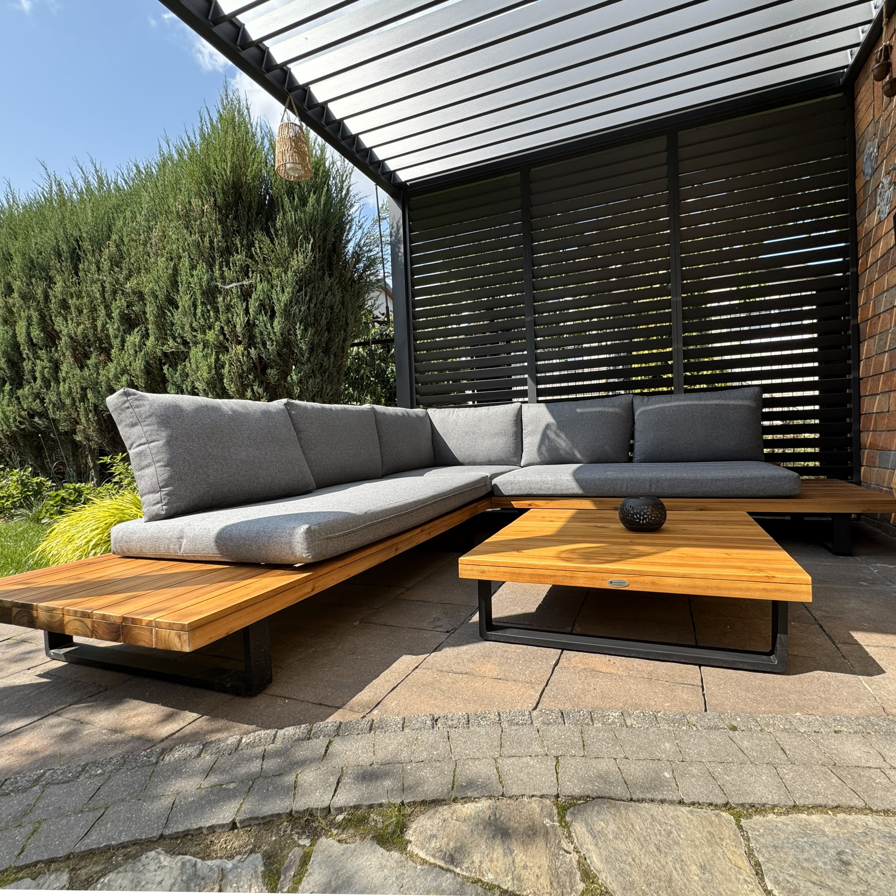 Záhradný drevený roh OSLO CAFFE Acacia Wood - Bjørkka fotografia realizácie 2