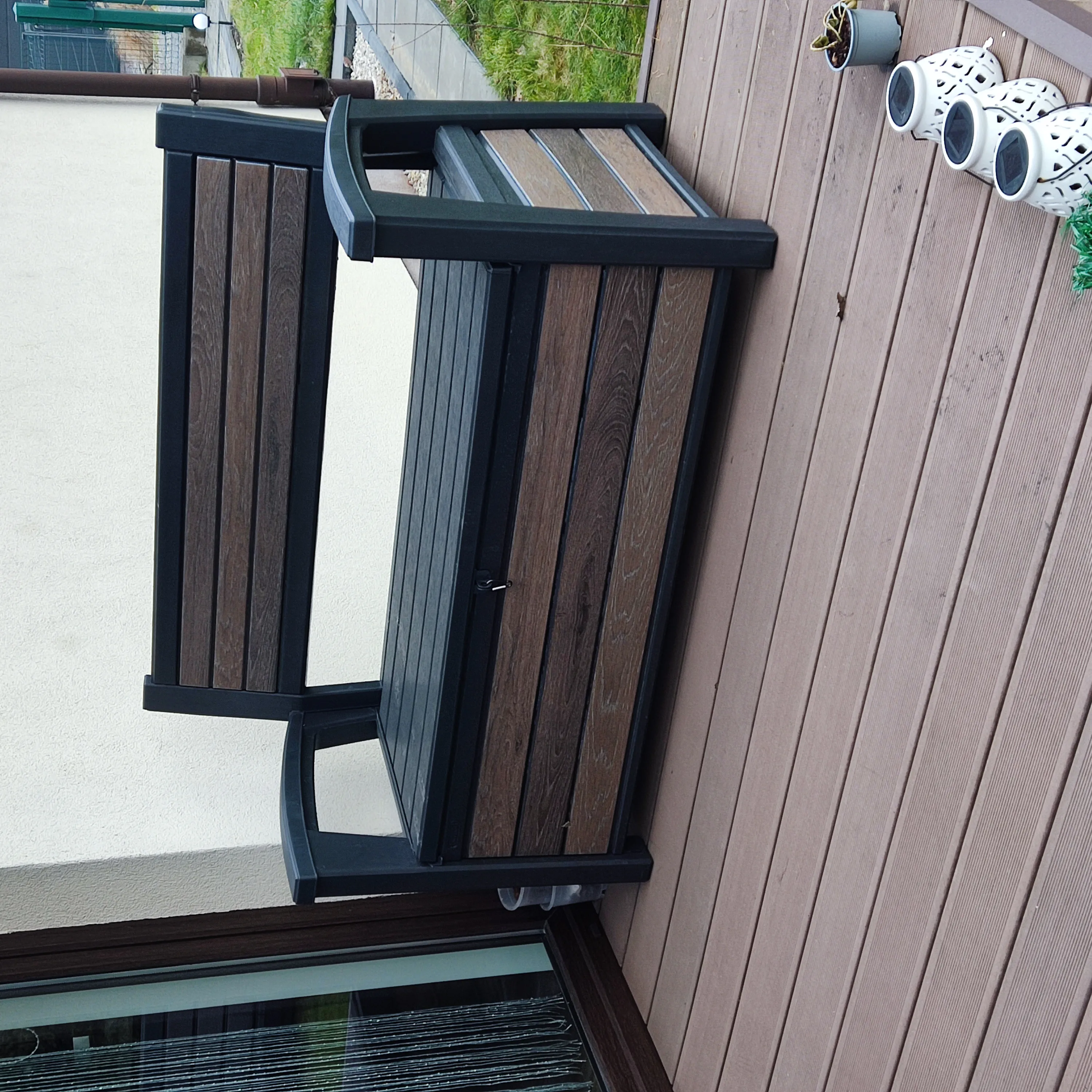 Záhradný box a lavička Keter Deco 227L Walnut fotografia realizácie 1
