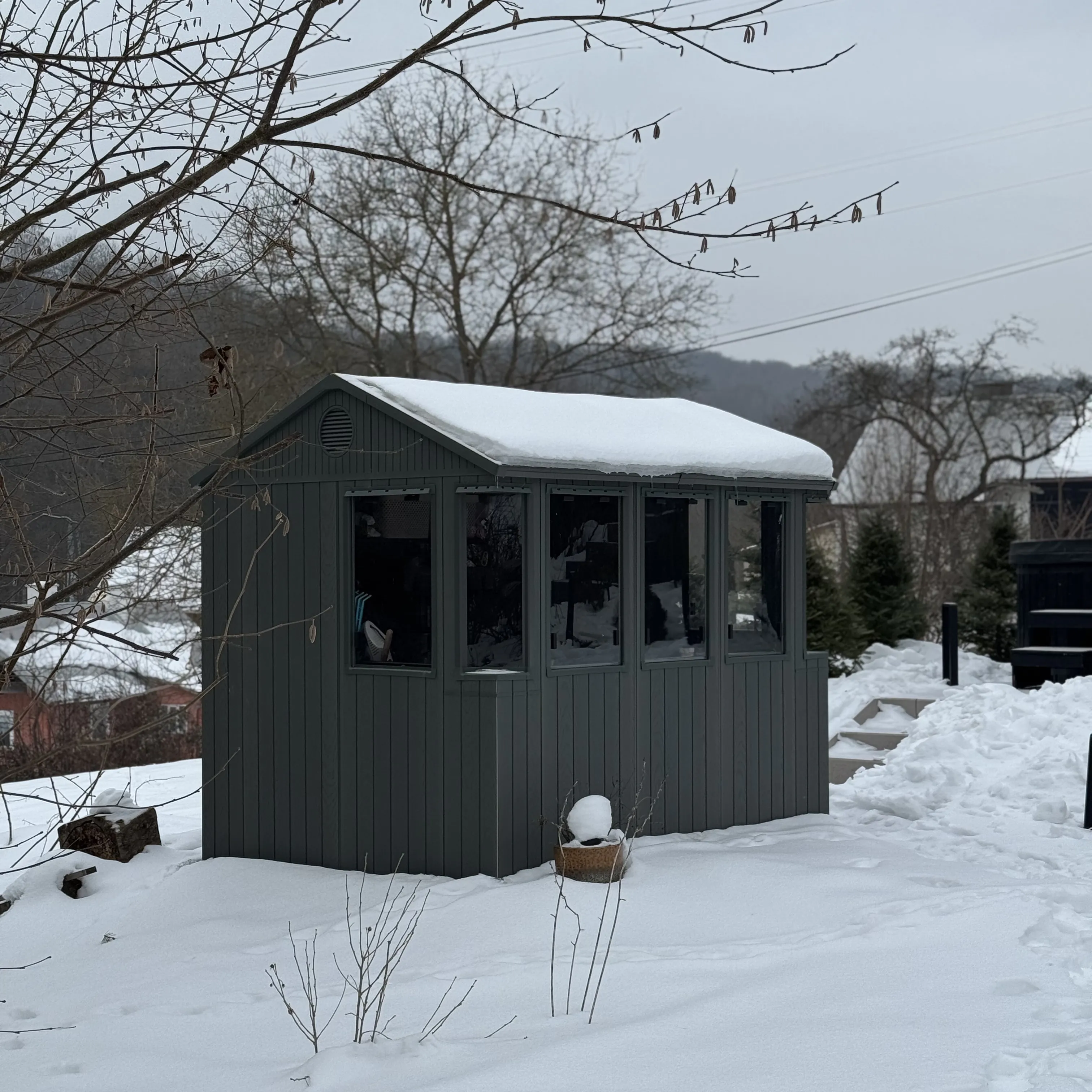 Záhradný domček so skleníkom Keter Potting Shed 6x8 fotografia realizácie 11