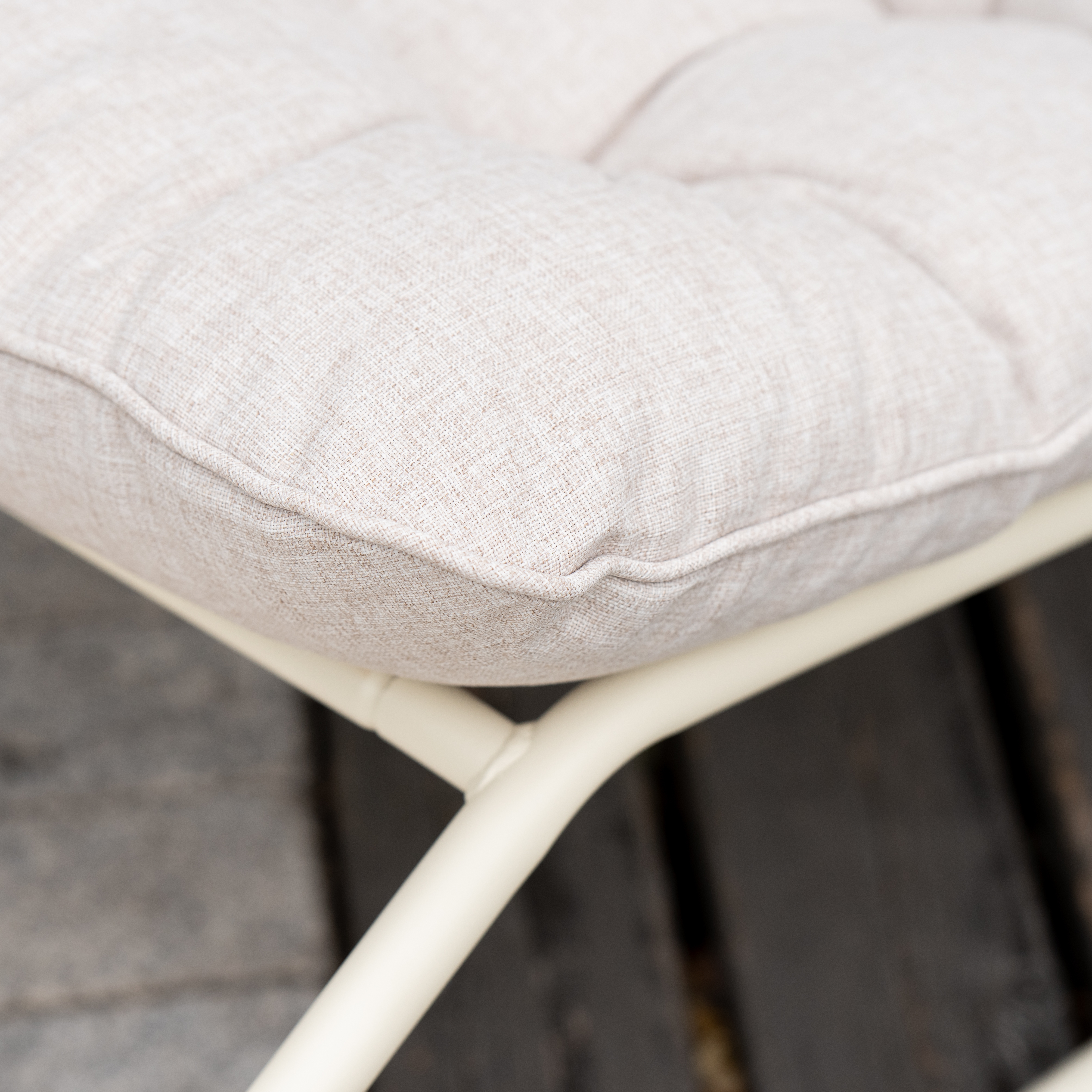 Hojdacie kreslo na terasu AGAVA so stolíkom ART Light Beige - Bjørkka fotografia realizácie 2