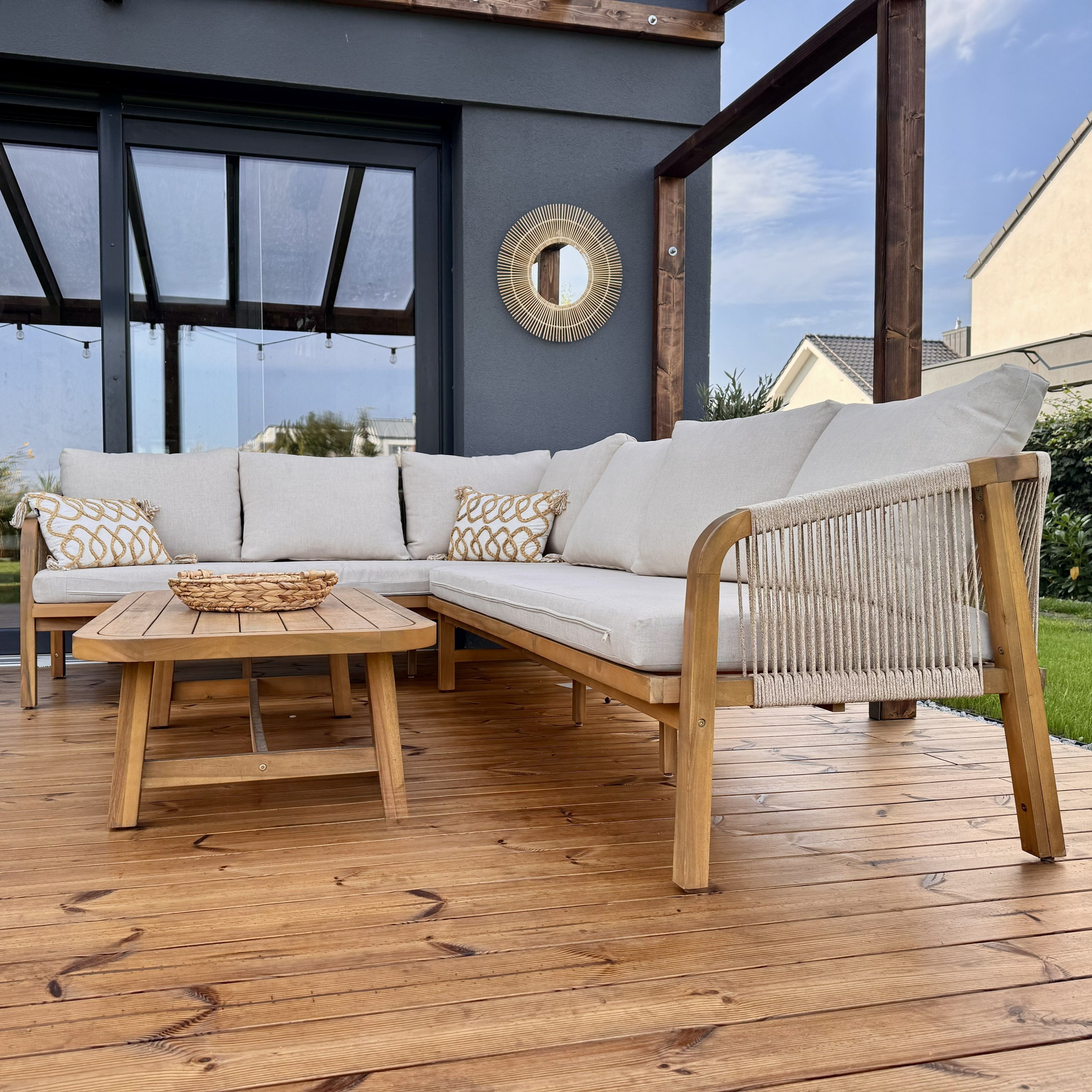 Záhradný akáciový roh SKALA CAFFE Acacia Wood - Bjørkka fotografia realizácie 12