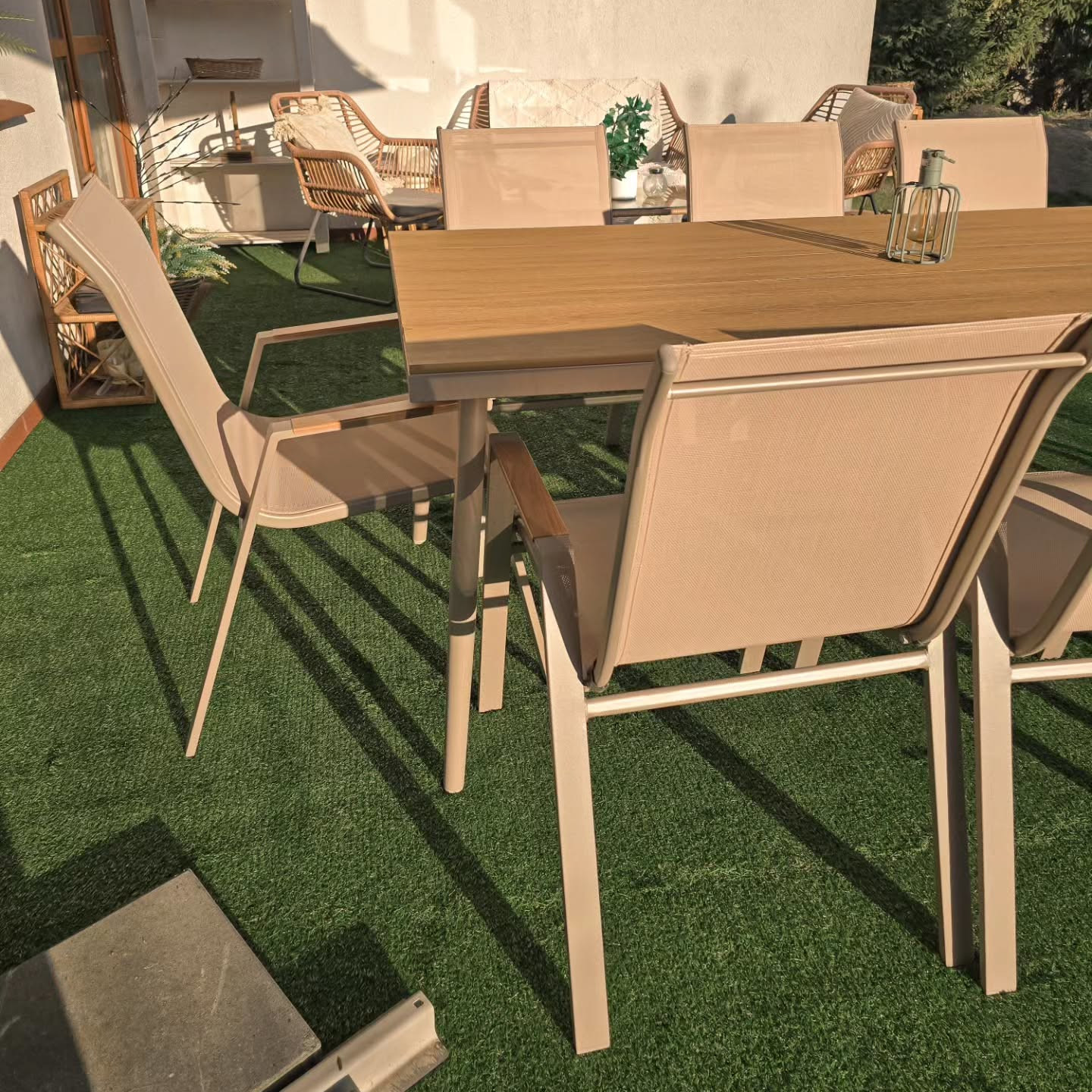 Jedálenská súprava na terasu NOVA DINING 8+1 Taupe - Bjørkka fotografia realizácie 6