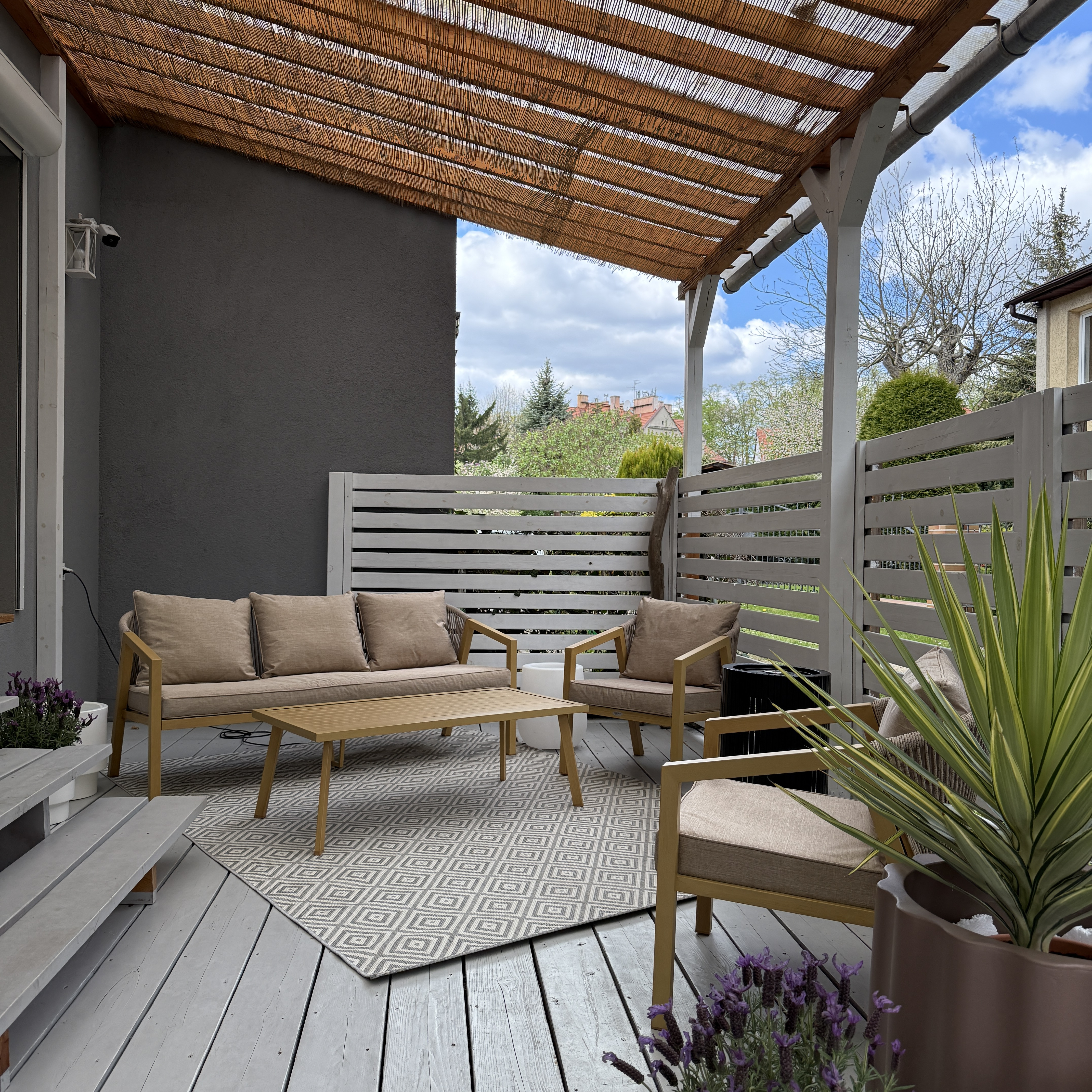 Záhradná súprava LOARA CAFFE MAX WOOD LOOK - Bjørkka fotografia realizácie 5