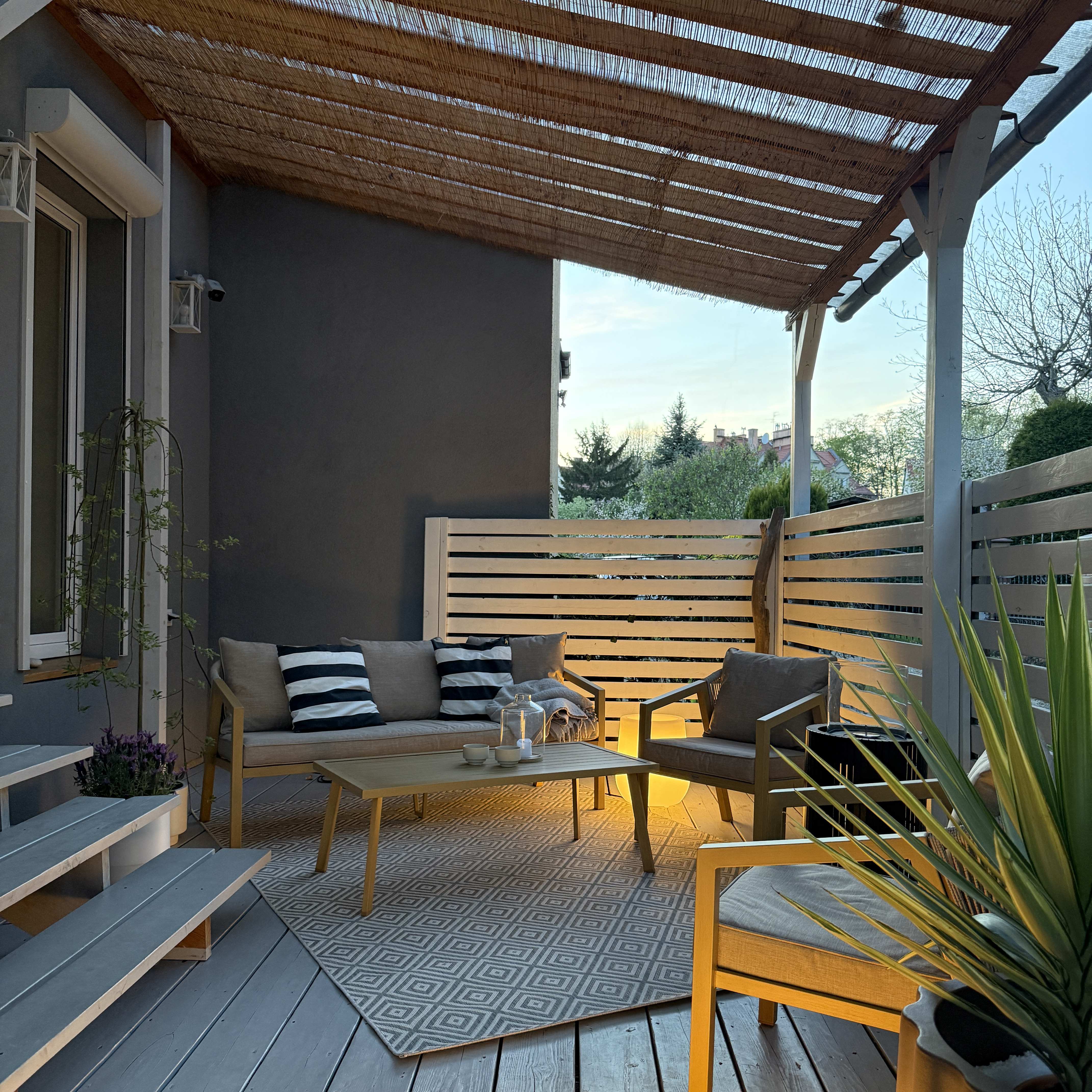 Záhradná súprava LOARA CAFFE MAX WOOD LOOK - Bjørkka fotografia realizácie 6
