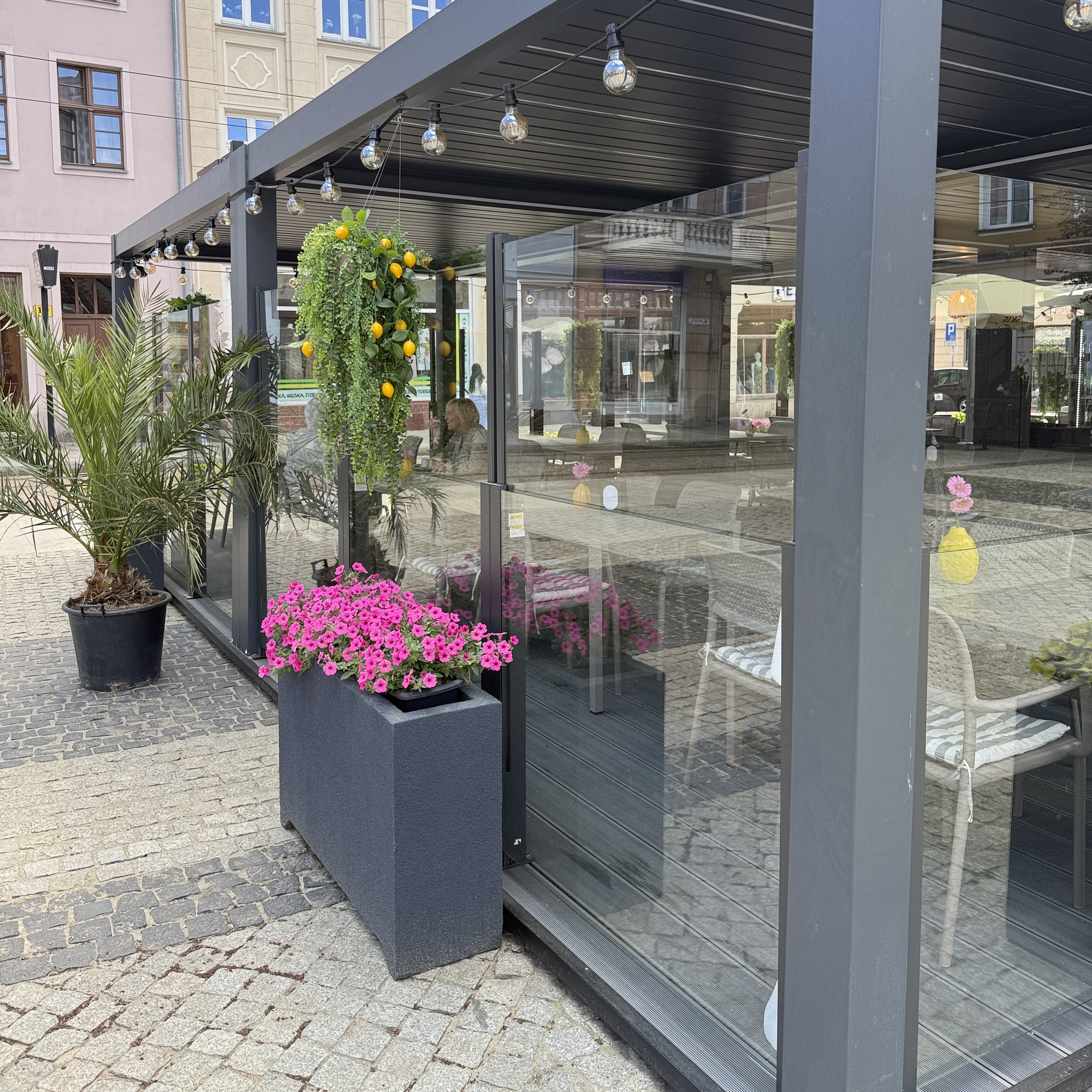 Sklenený plot 90 x 110 / 180 cm Antracit - GUTROOF fotografia realizácie 2