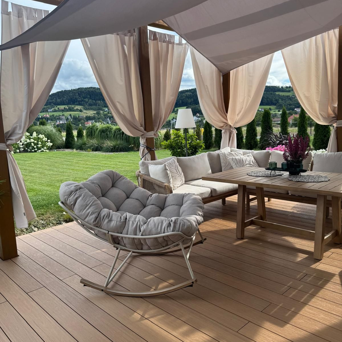 Hojdacie kreslo RONDA Light Beige - BJORKKA fotografia realizácie 12