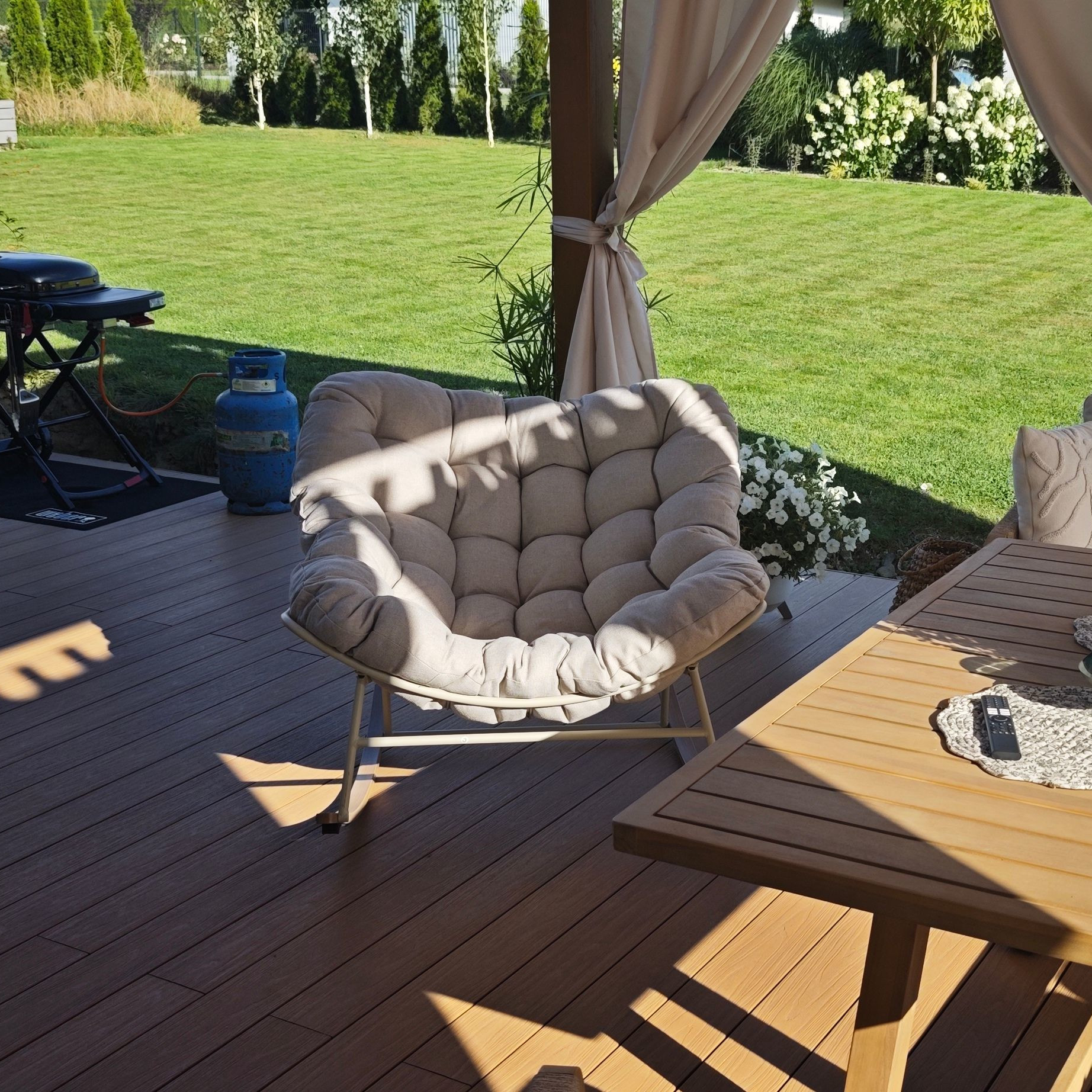Hojdacie kreslo RONDA Light Beige - BJORKKA fotografia realizácie 14