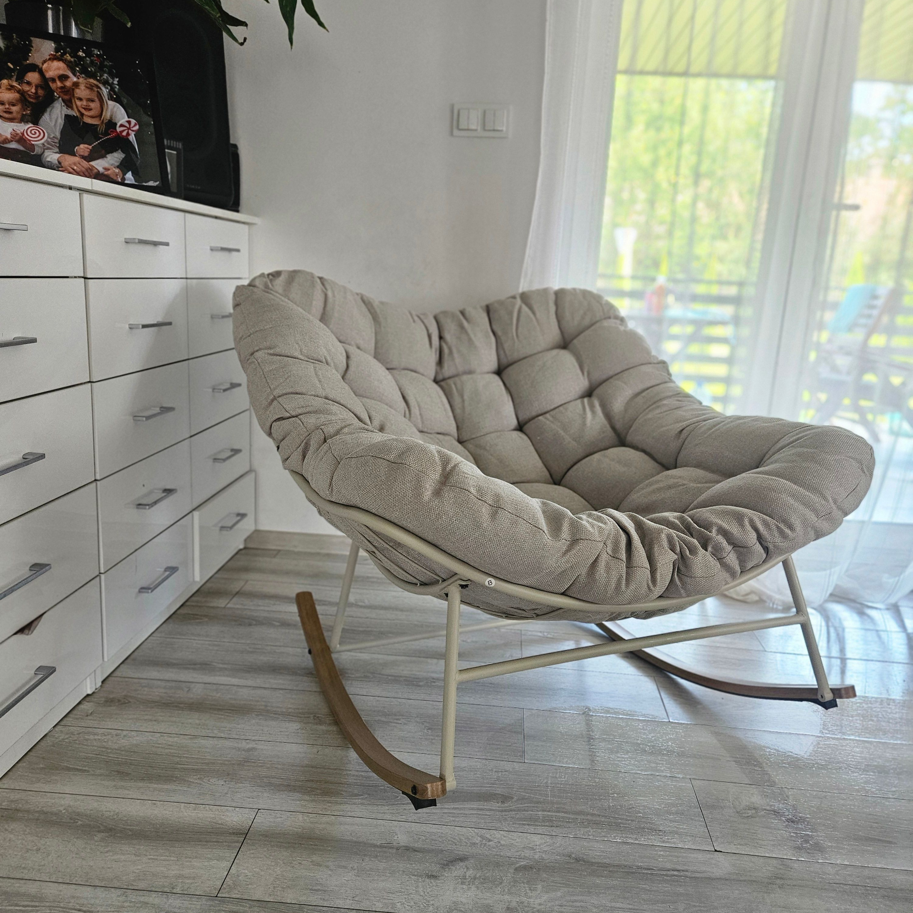 Hojdacie kreslo RONDA Light Beige - BJORKKA fotografia realizácie 7