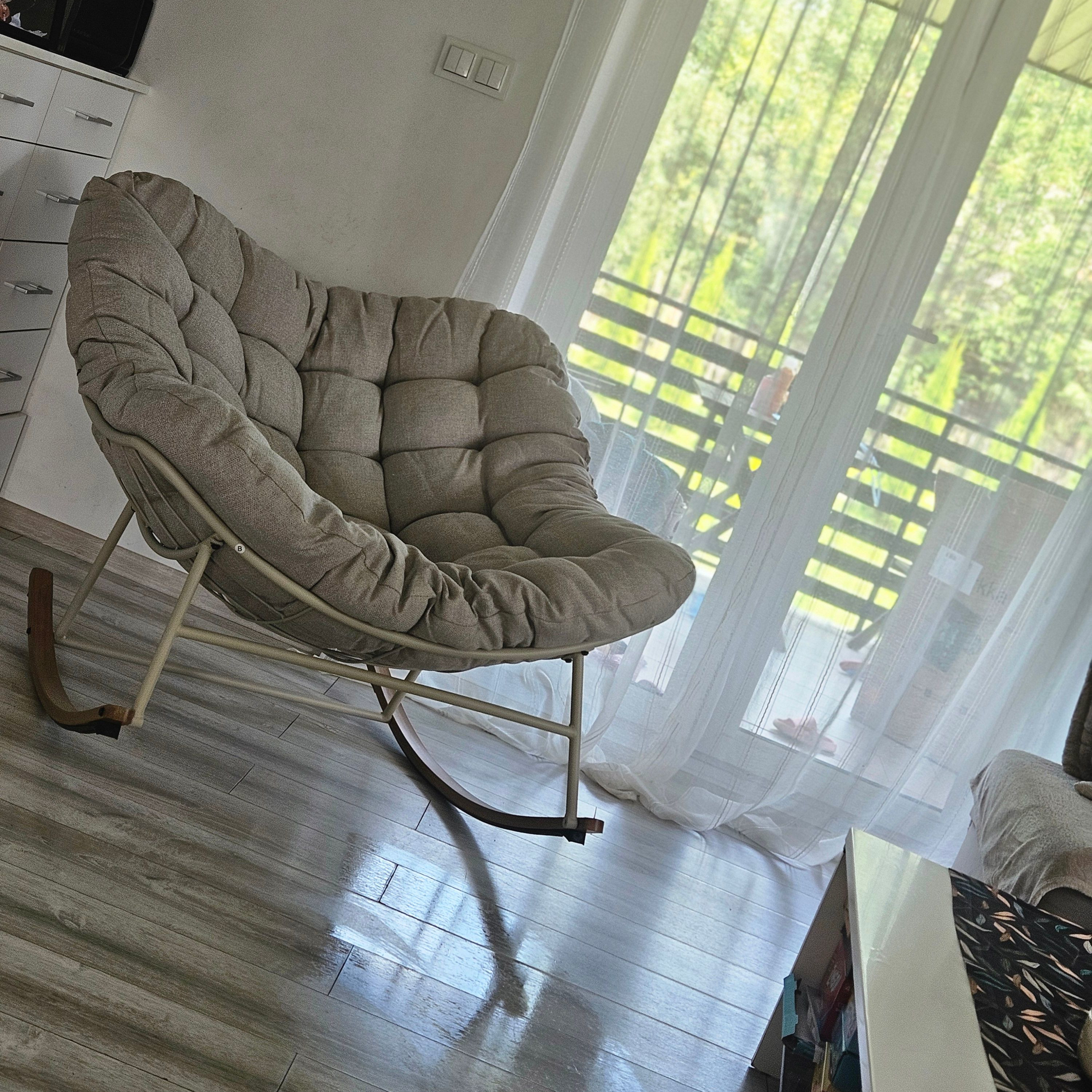 Hojdacie kreslo RONDA Light Beige - BJORKKA fotografia realizácie 9