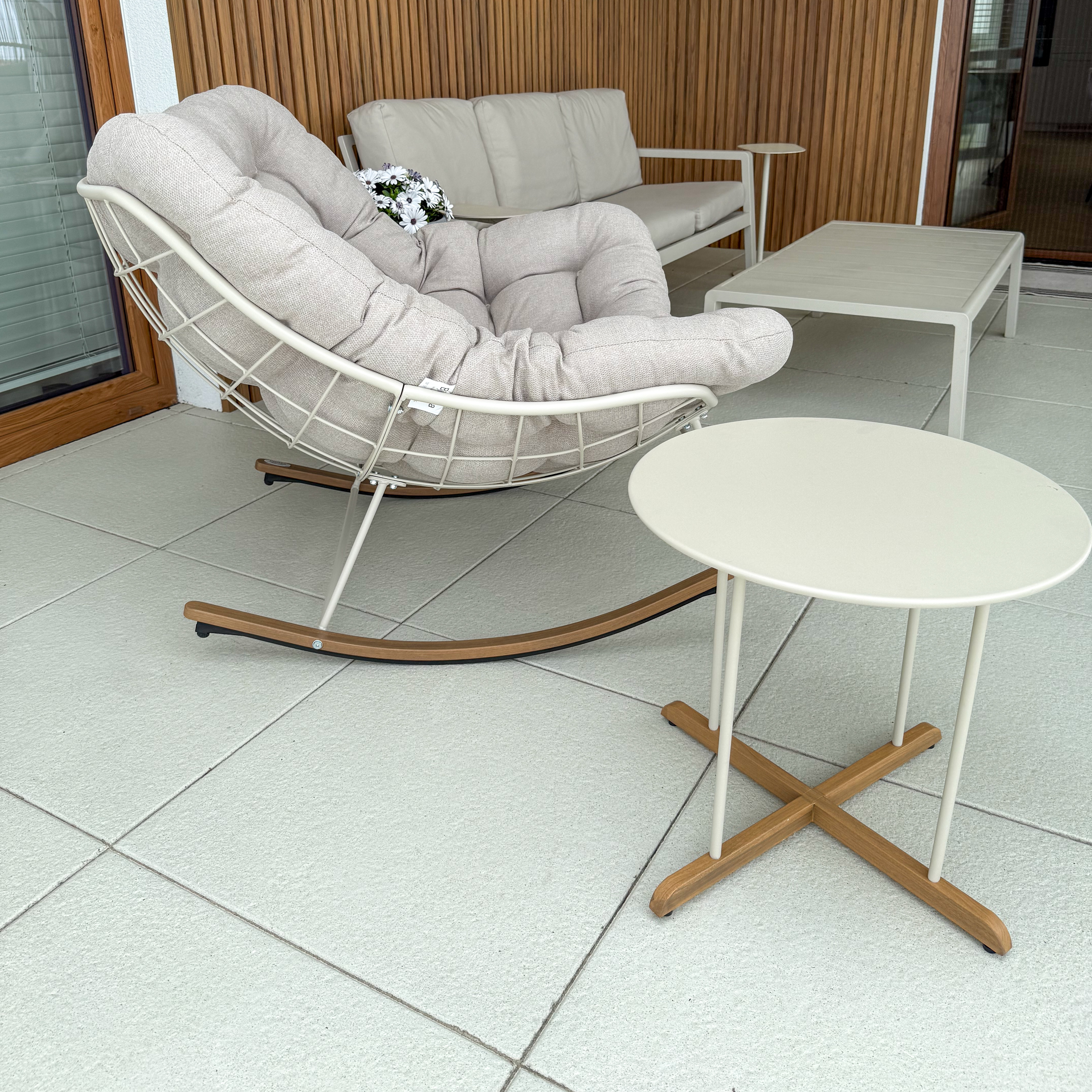 Záhradný stolík RONDA svetlobéžový, ø 49,5 cm – BJORKKA fotografia realizácie 2