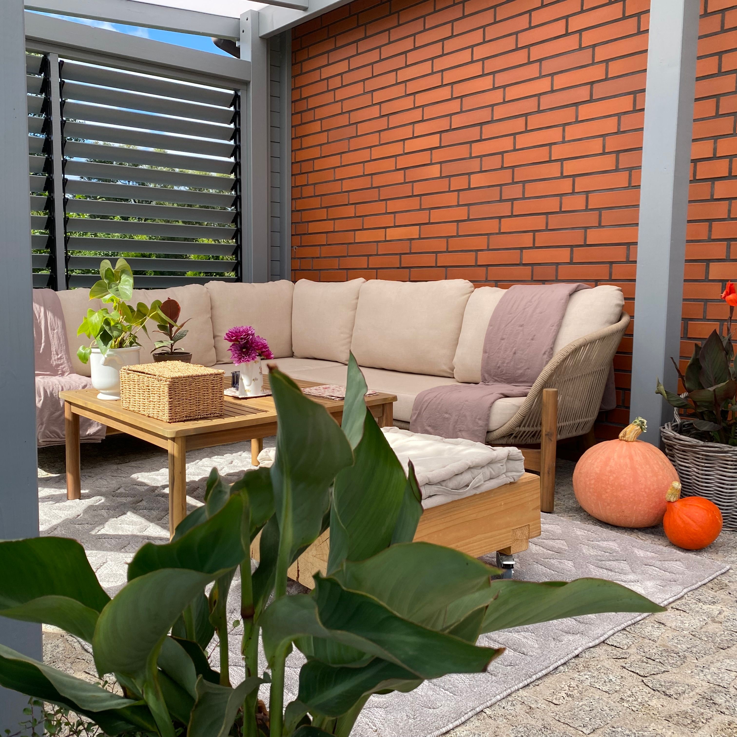 Záhradný roh BERGEN z akáciového dreva - Bjørkka fotografia realizácie 5